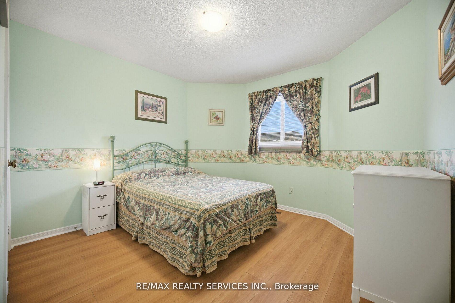 Photo 29 of 62 Fernbrook Crescent, Brampton, Snelgrove — HOMEH