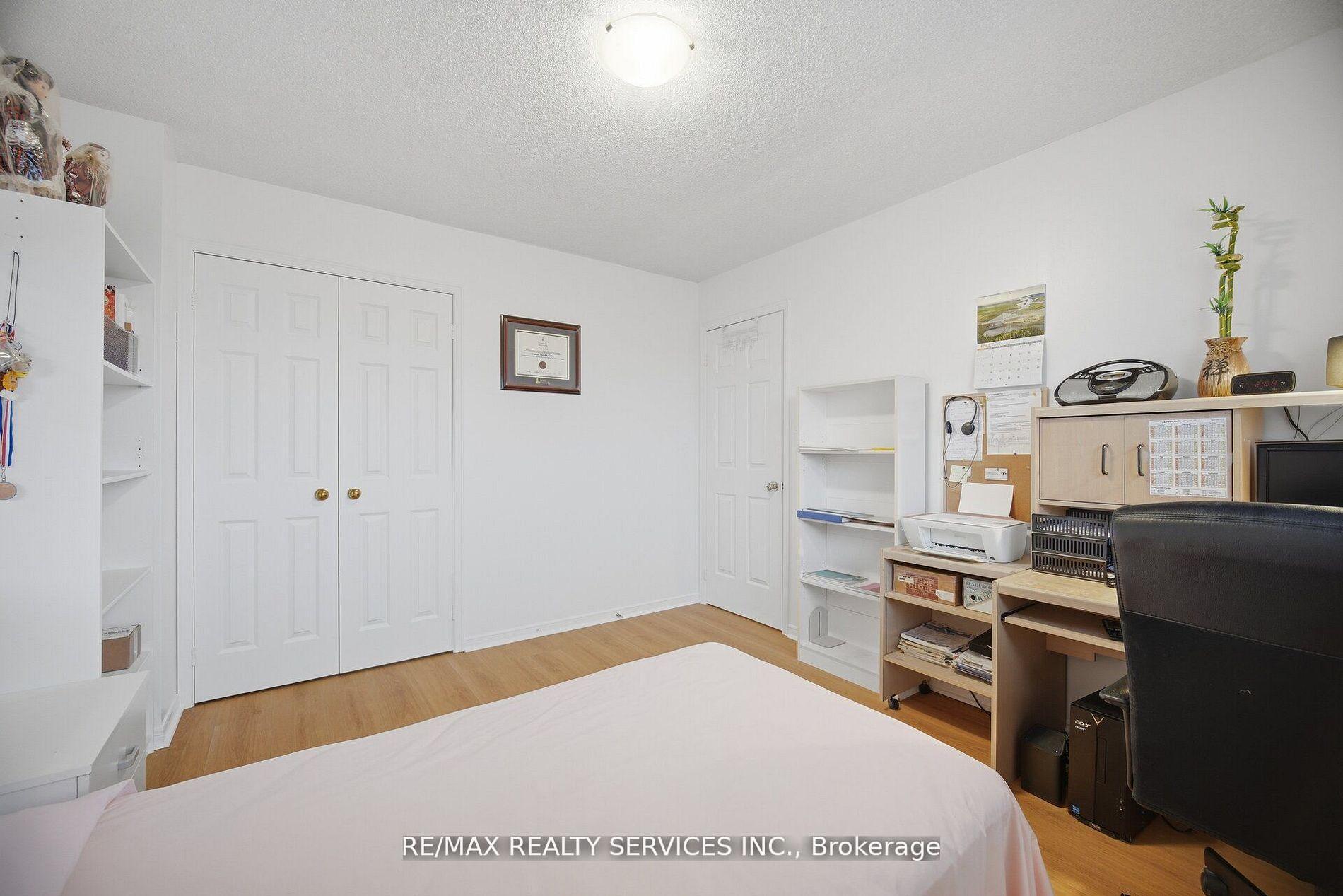 Photo 32 of 62 Fernbrook Crescent, Brampton, Snelgrove — HOMEH