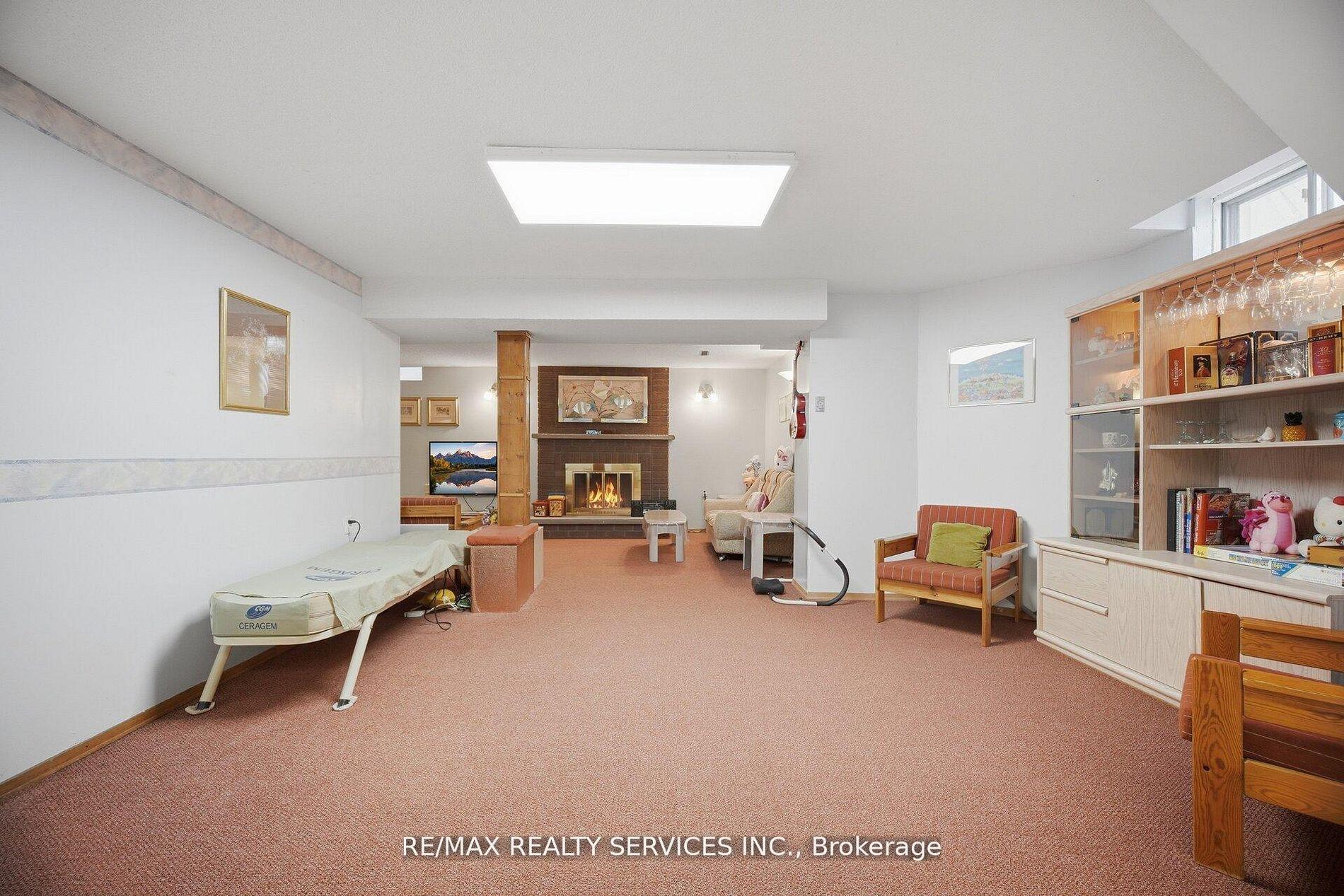 Photo 39 of 62 Fernbrook Crescent, Brampton, Snelgrove — HOMEH