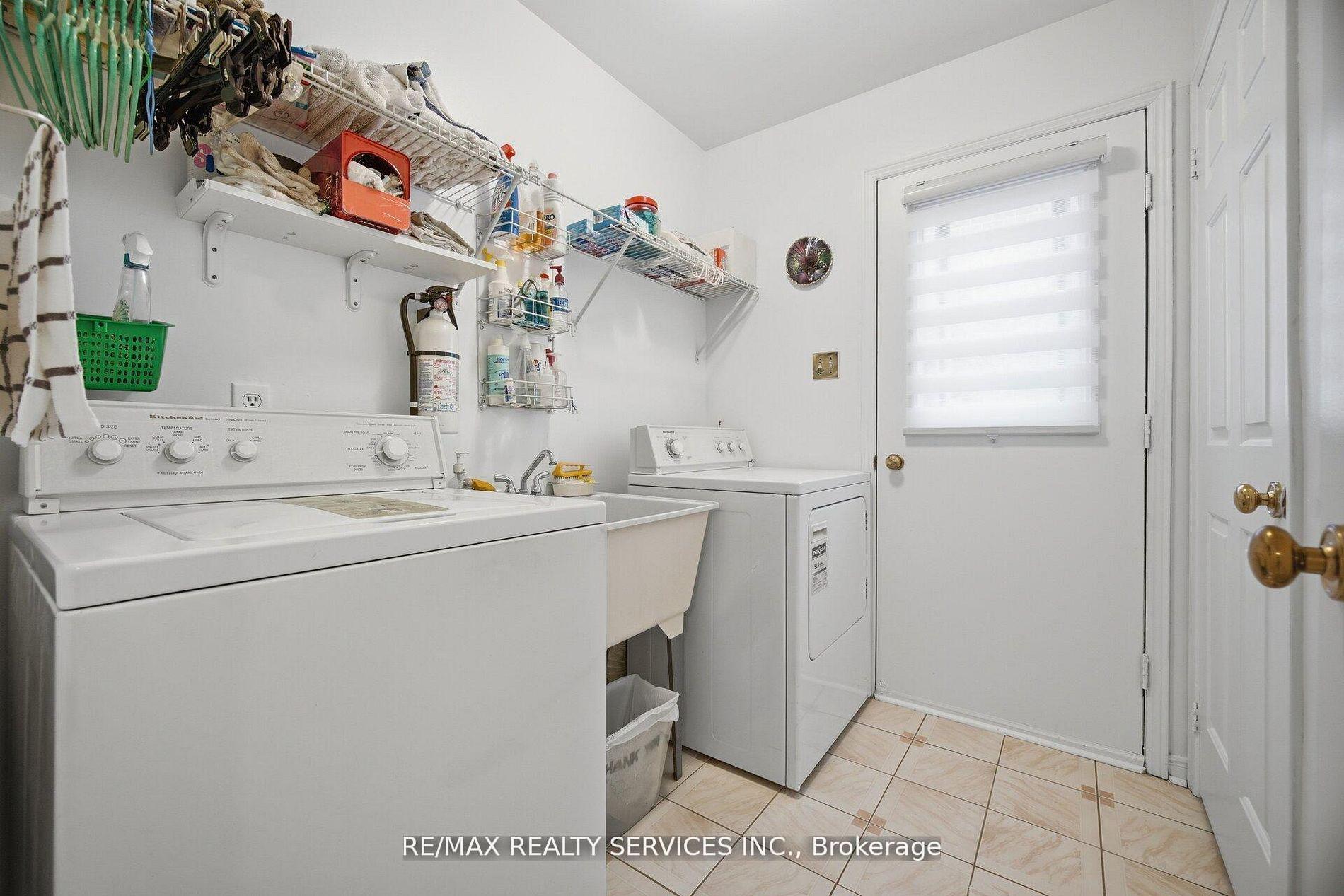 Photo 42 of 62 Fernbrook Crescent, Brampton, Snelgrove — HOMEH
