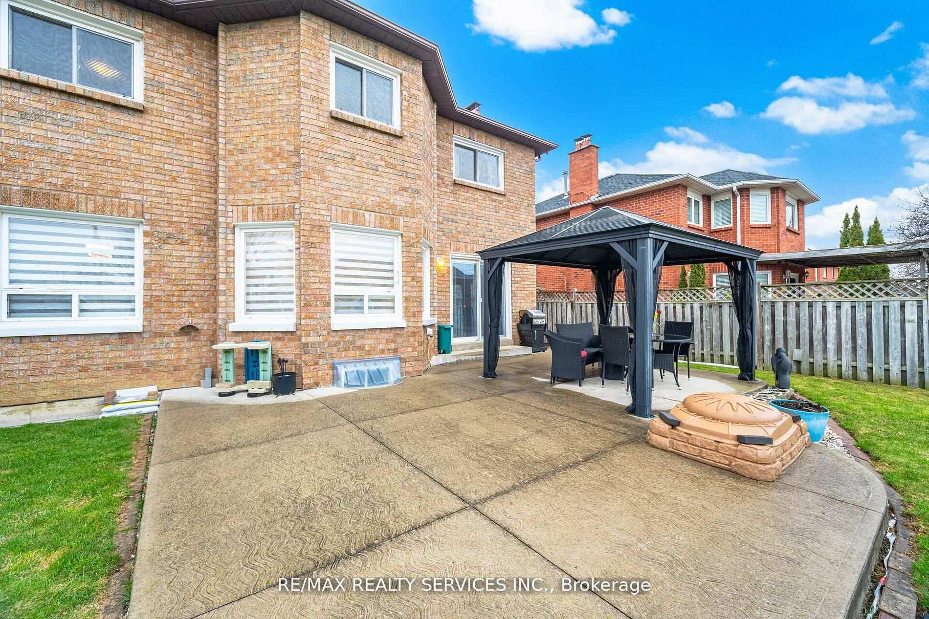 Photo 43 of 62 Fernbrook Crescent, Brampton, Snelgrove — HOMEH