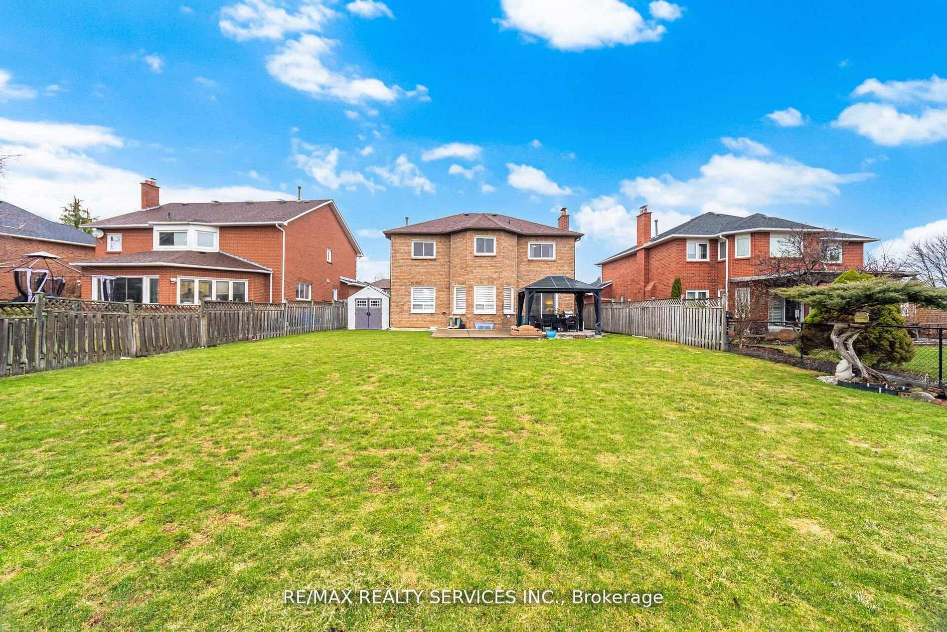 Photo 45 of 62 Fernbrook Crescent, Brampton, Snelgrove — HOMEH