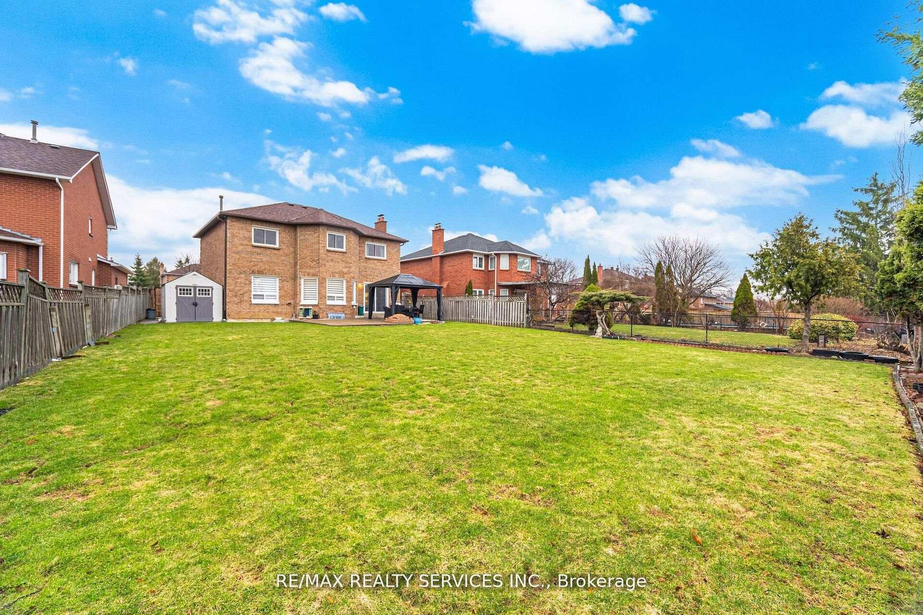Photo 46 of 62 Fernbrook Crescent, Brampton, Snelgrove — HOMEH