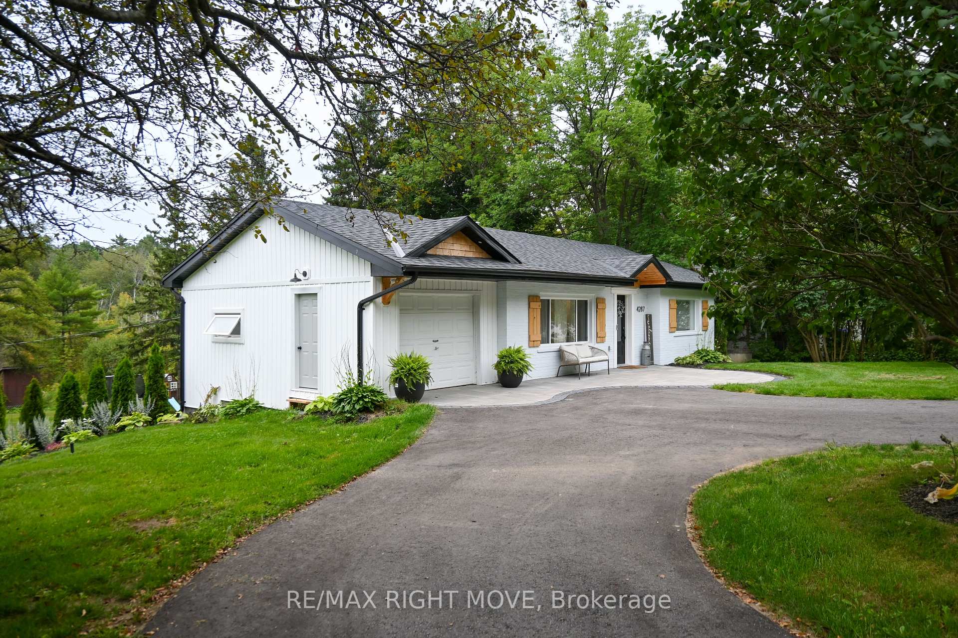 Photo 2 of 4287 Huronia Road, Severn, Rural Severn — HOMEH