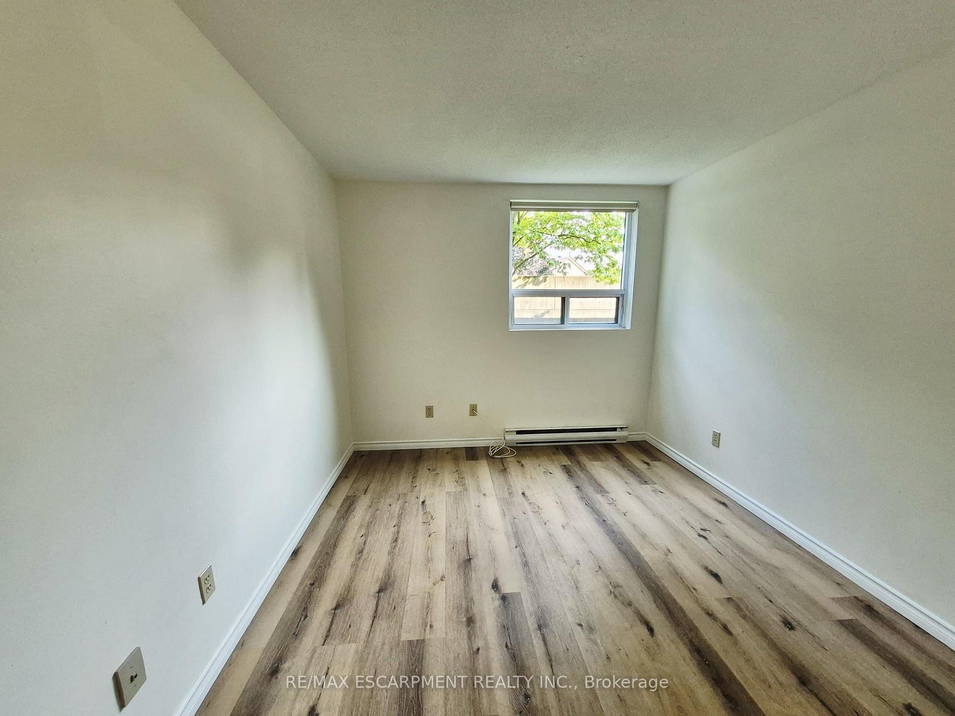 Photo 16 of Unit 105, 421 Fairview Drive, Brantford, Fairview - Brantford — HOMEH
