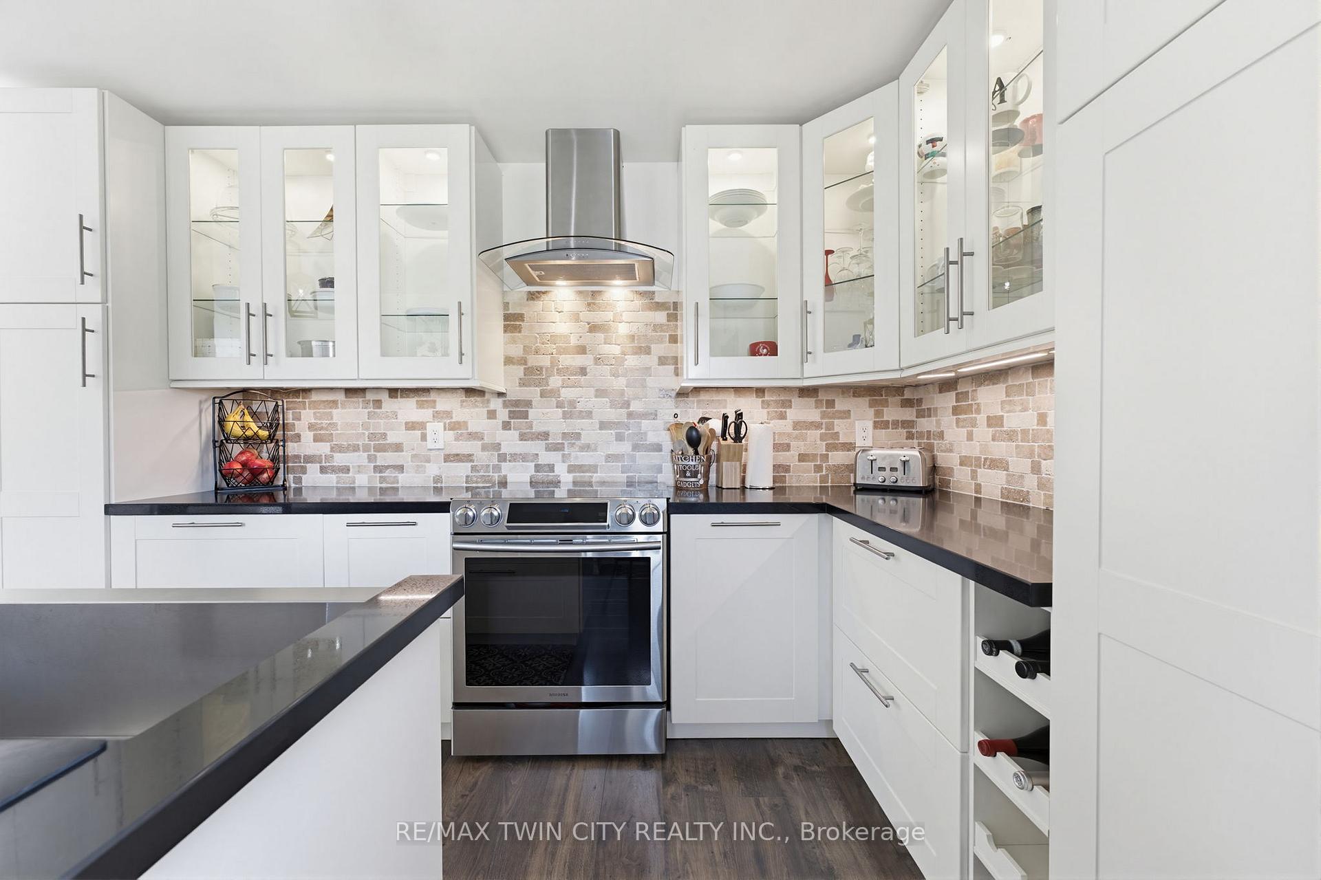 Photo 4 of 60 St Patrick's Drive, Brantford, West Brant — HOMEH