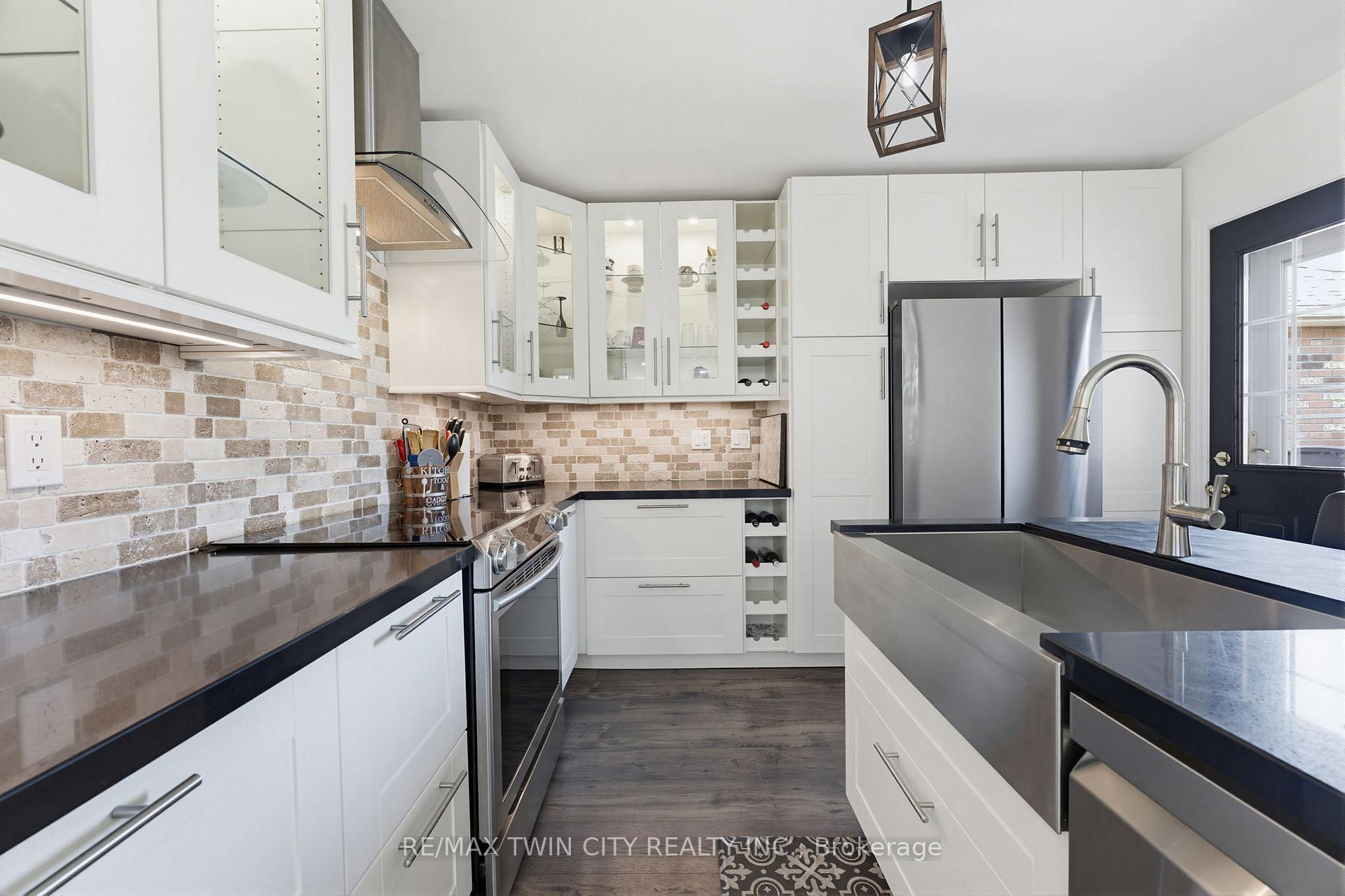 Photo 6 of 60 St Patrick's Drive, Brantford, West Brant — HOMEH