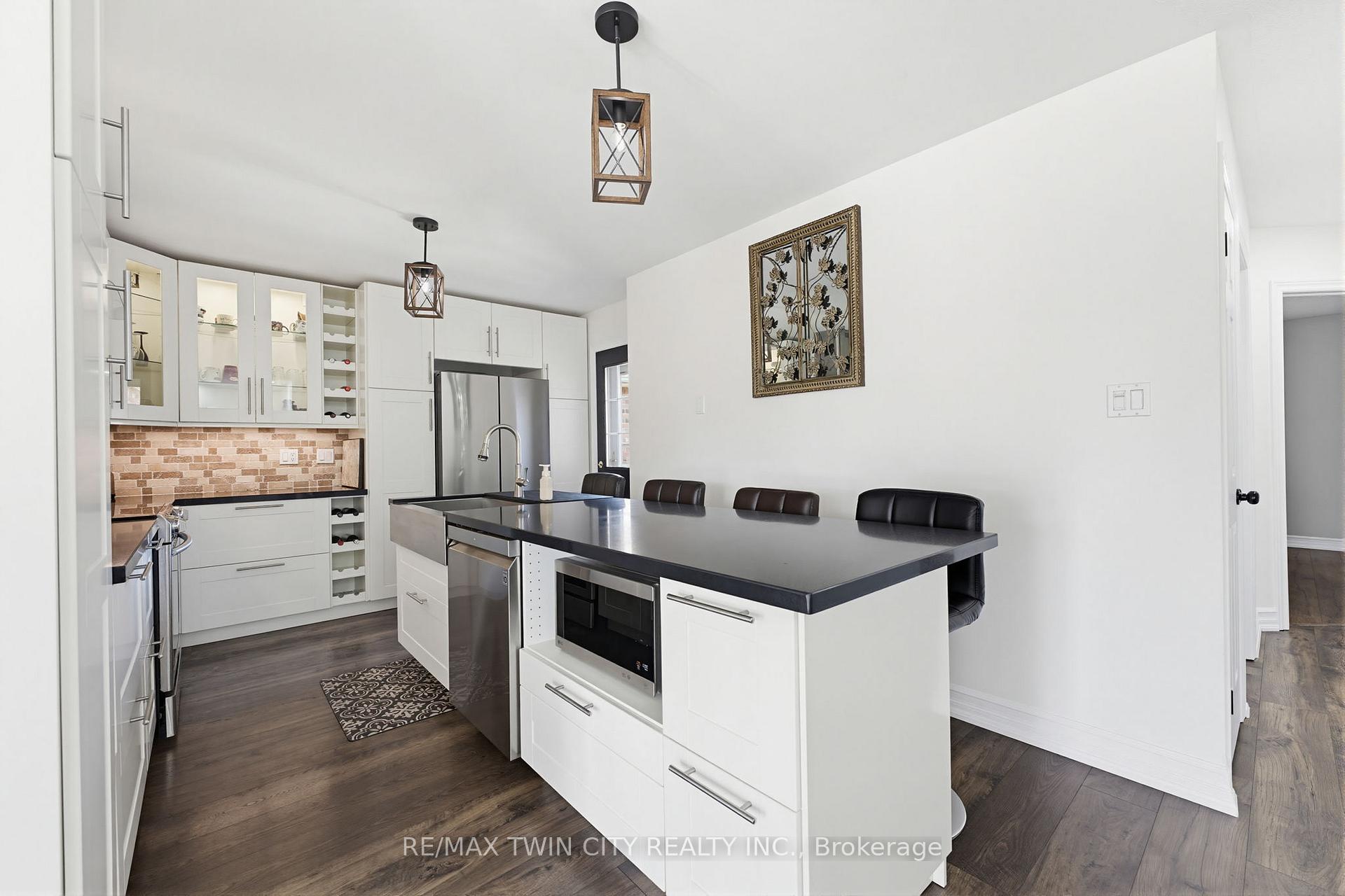 Photo 7 of 60 St Patrick's Drive, Brantford, West Brant — HOMEH