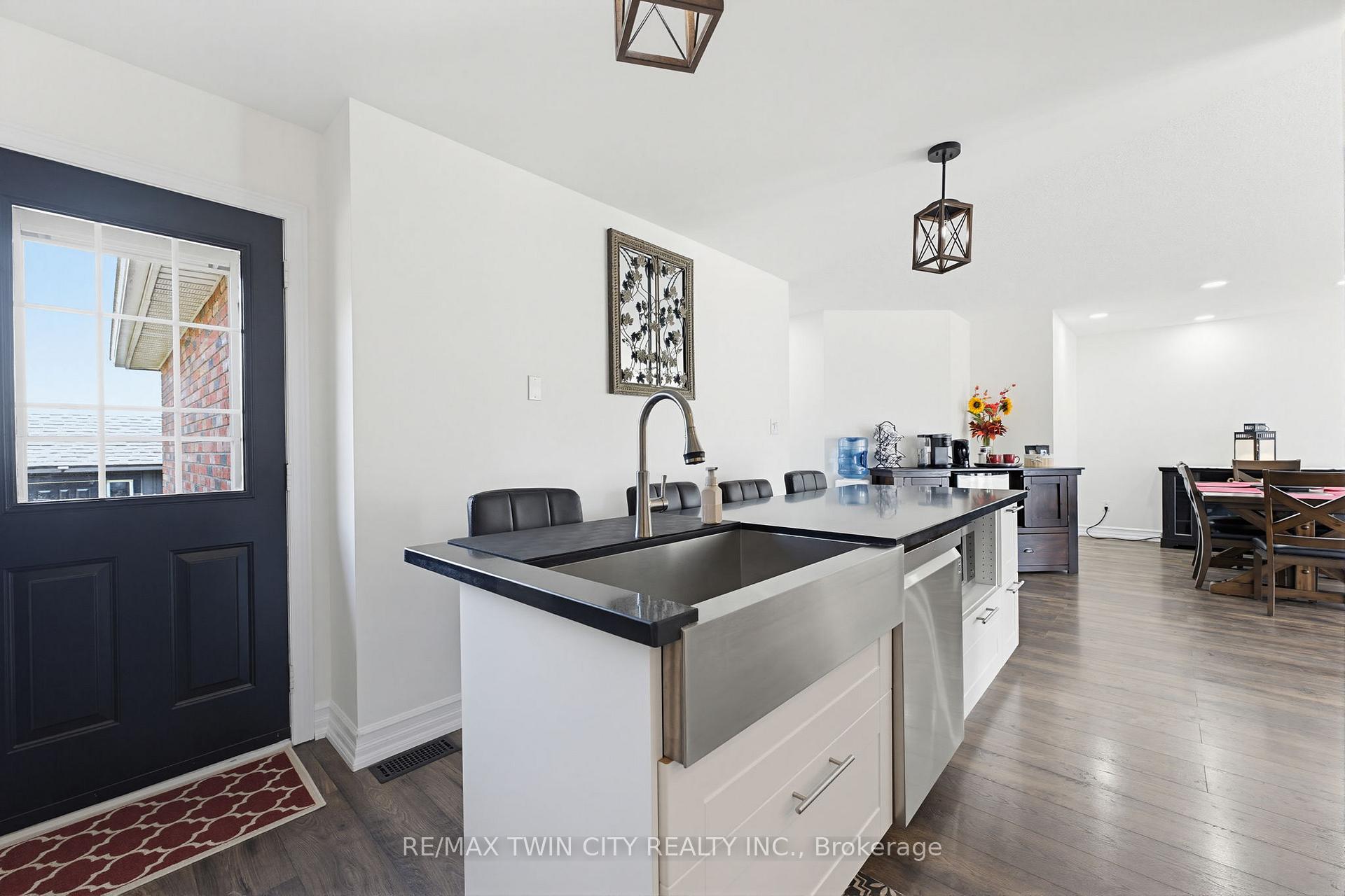 Photo 8 of 60 St Patrick's Drive, Brantford, West Brant — HOMEH