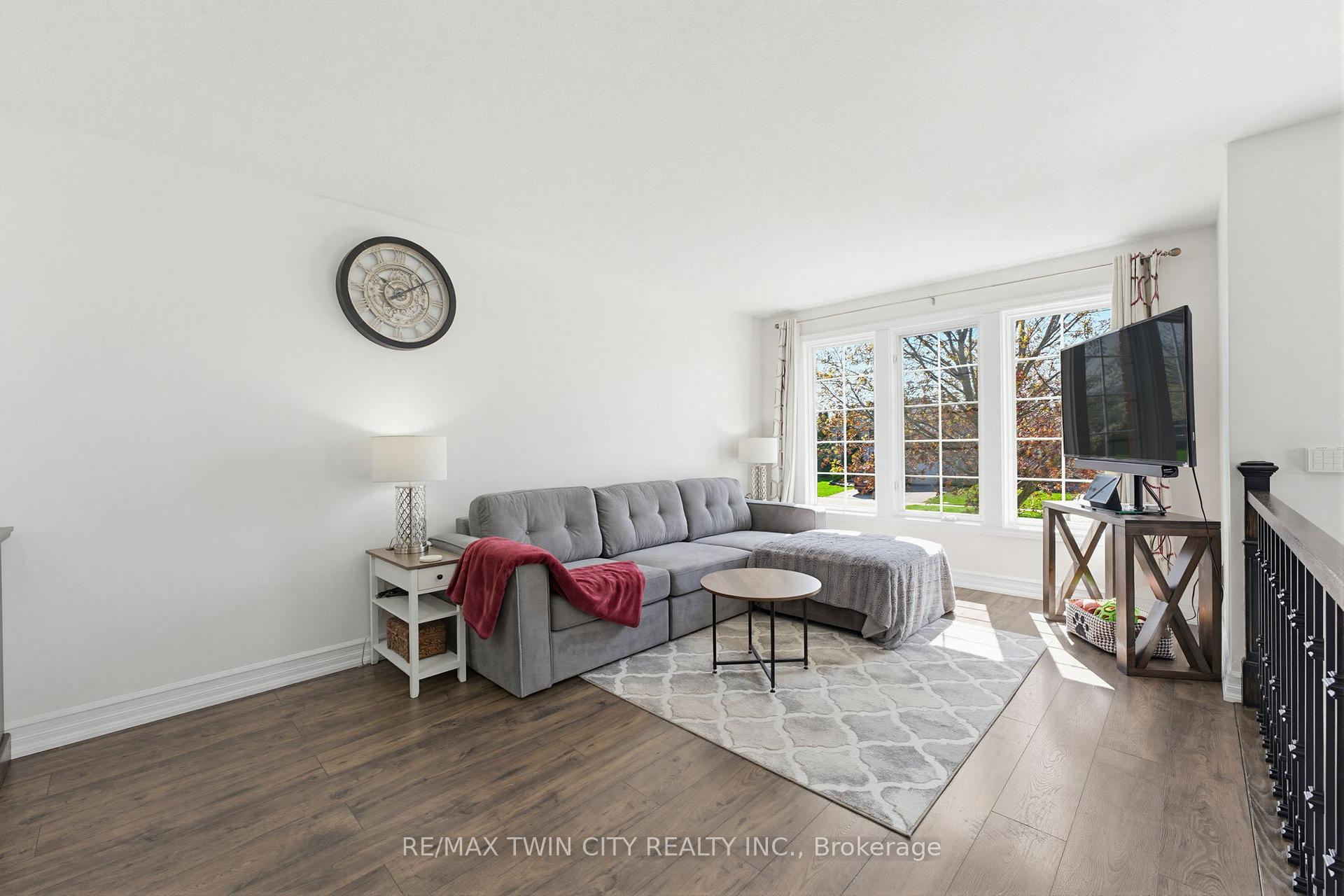 Photo 10 of 60 St Patrick's Drive, Brantford, West Brant — HOMEH