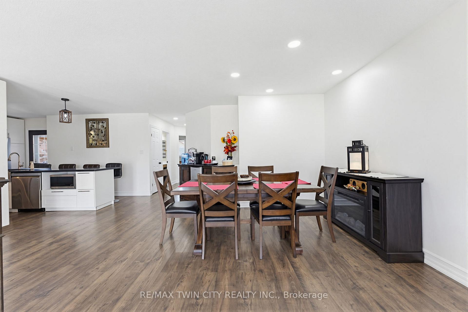 Photo 11 of 60 St Patrick's Drive, Brantford, West Brant — HOMEH