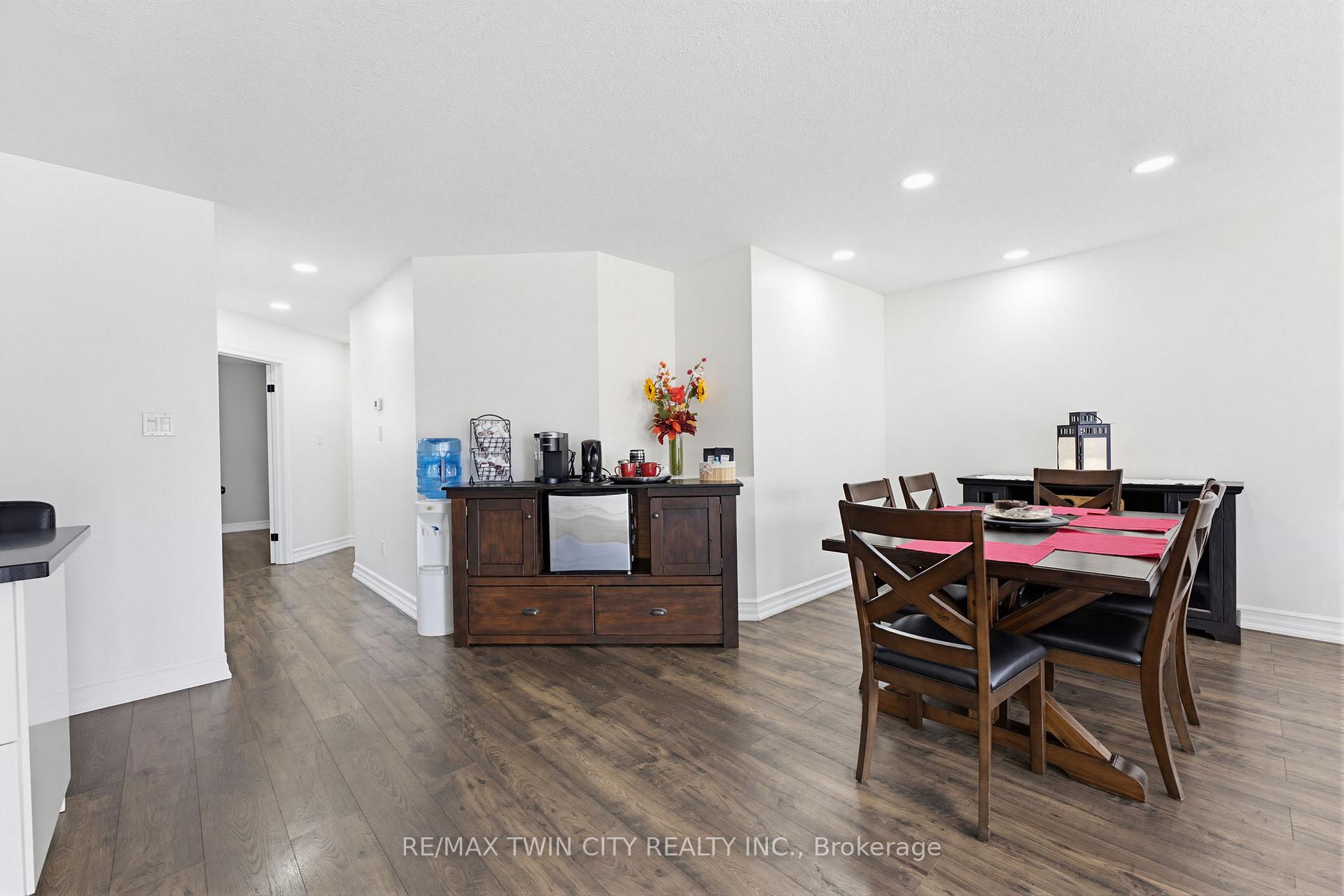 Photo 12 of 60 St Patrick's Drive, Brantford, West Brant — HOMEH