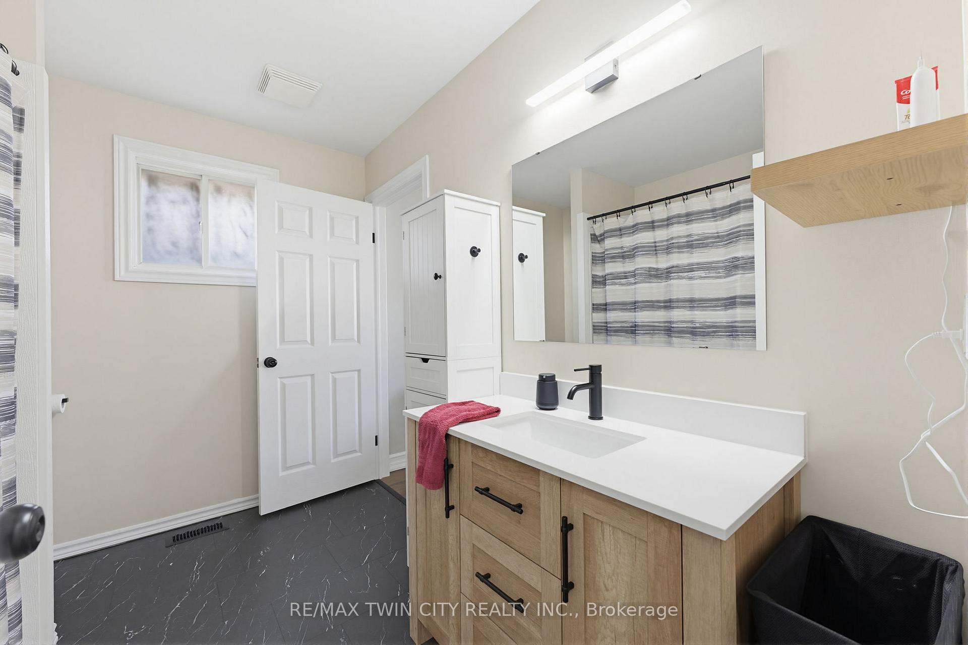 Photo 18 of 60 St Patrick's Drive, Brantford, West Brant — HOMEH