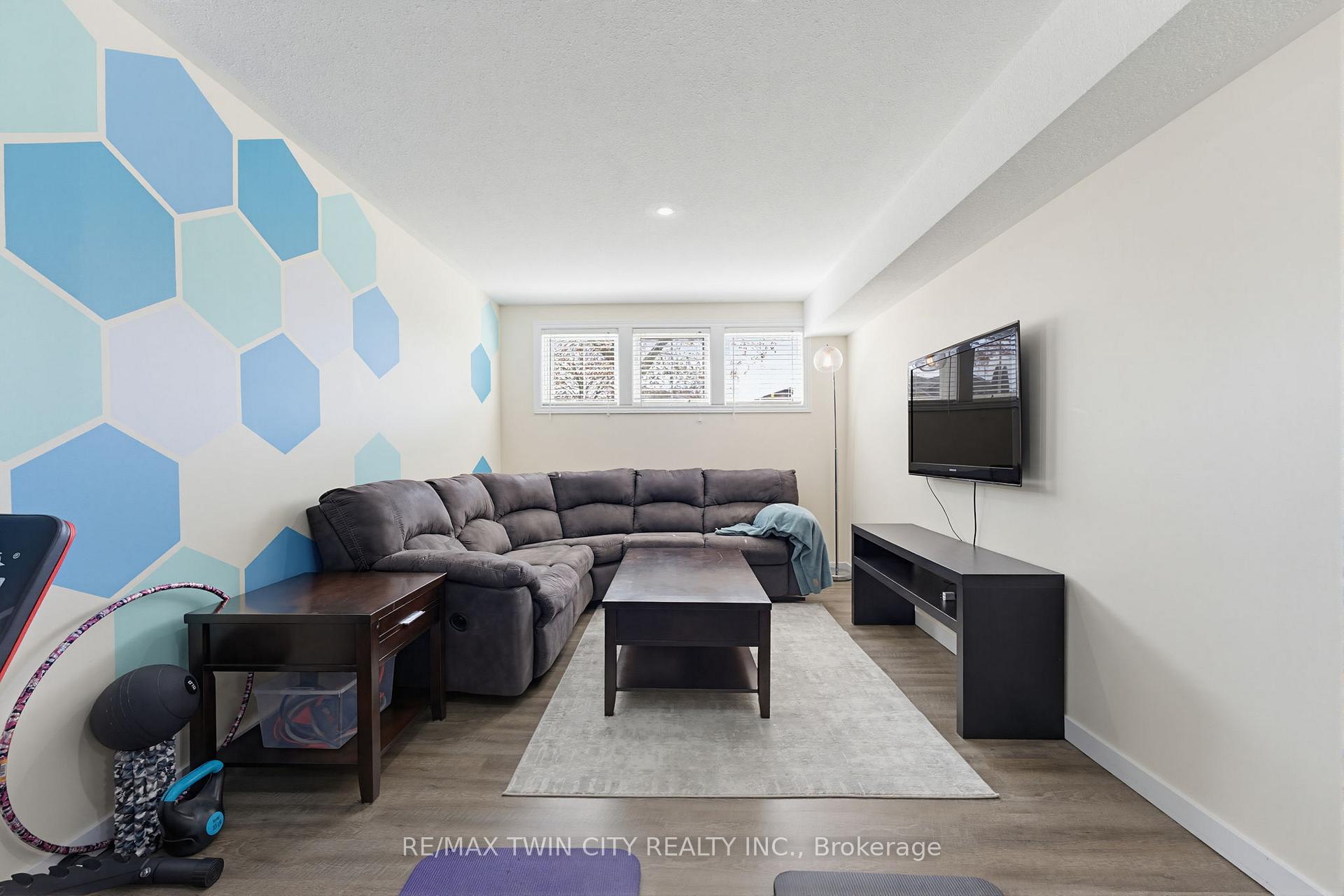 Photo 20 of 60 St Patrick's Drive, Brantford, West Brant — HOMEH