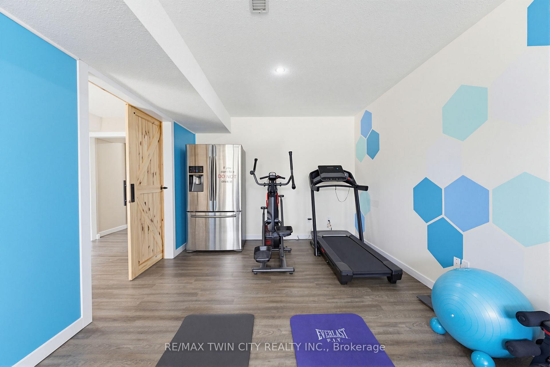Photo 21 of 60 St Patrick's Drive, Brantford, West Brant — HOMEH