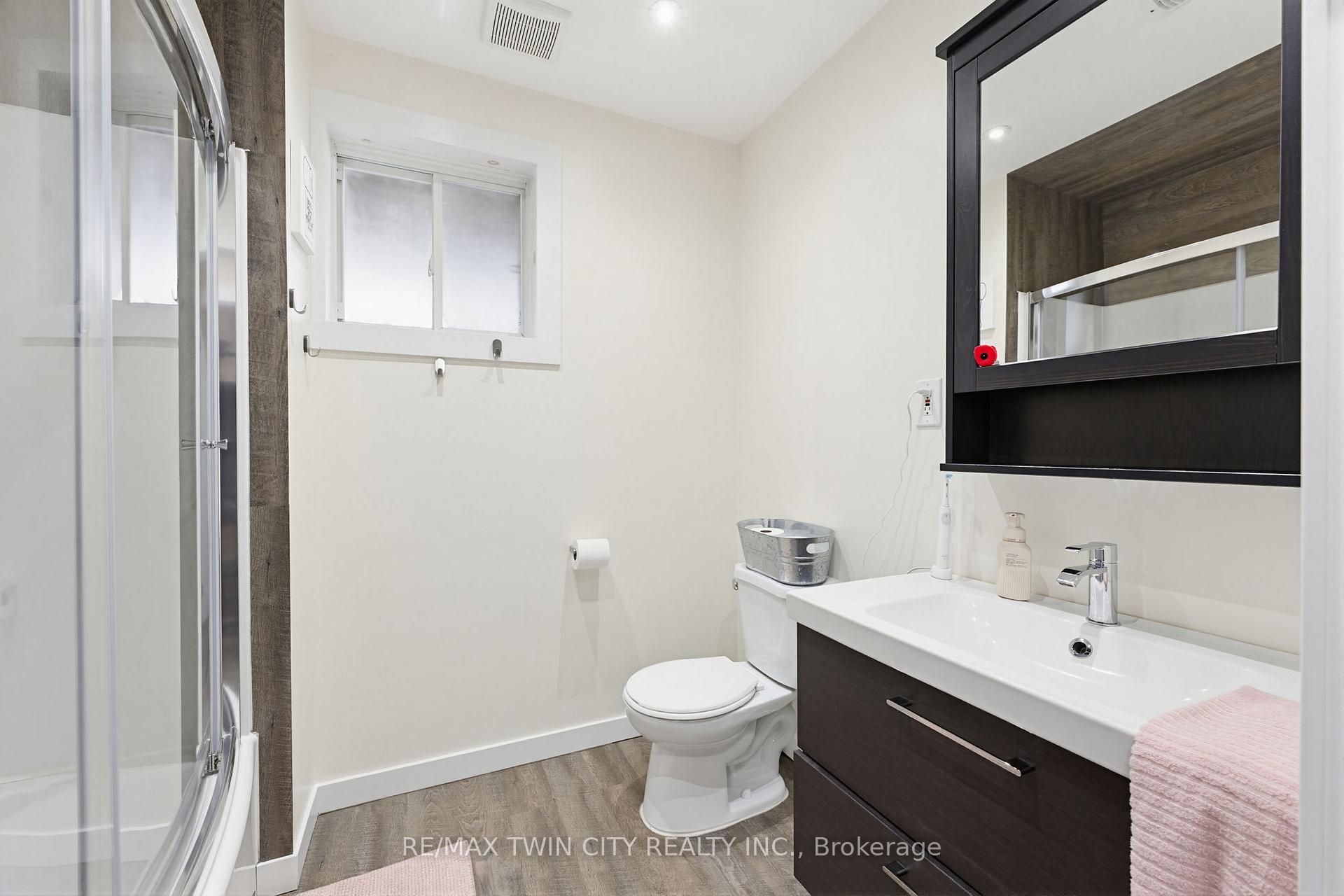 Photo 25 of 60 St Patrick's Drive, Brantford, West Brant — HOMEH