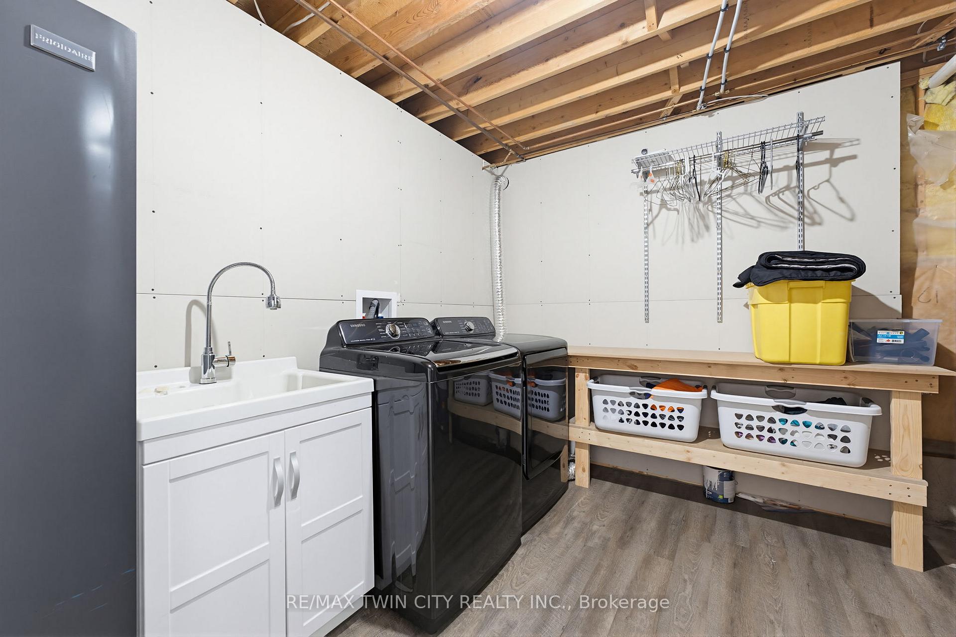 Photo 26 of 60 St Patrick's Drive, Brantford, West Brant — HOMEH