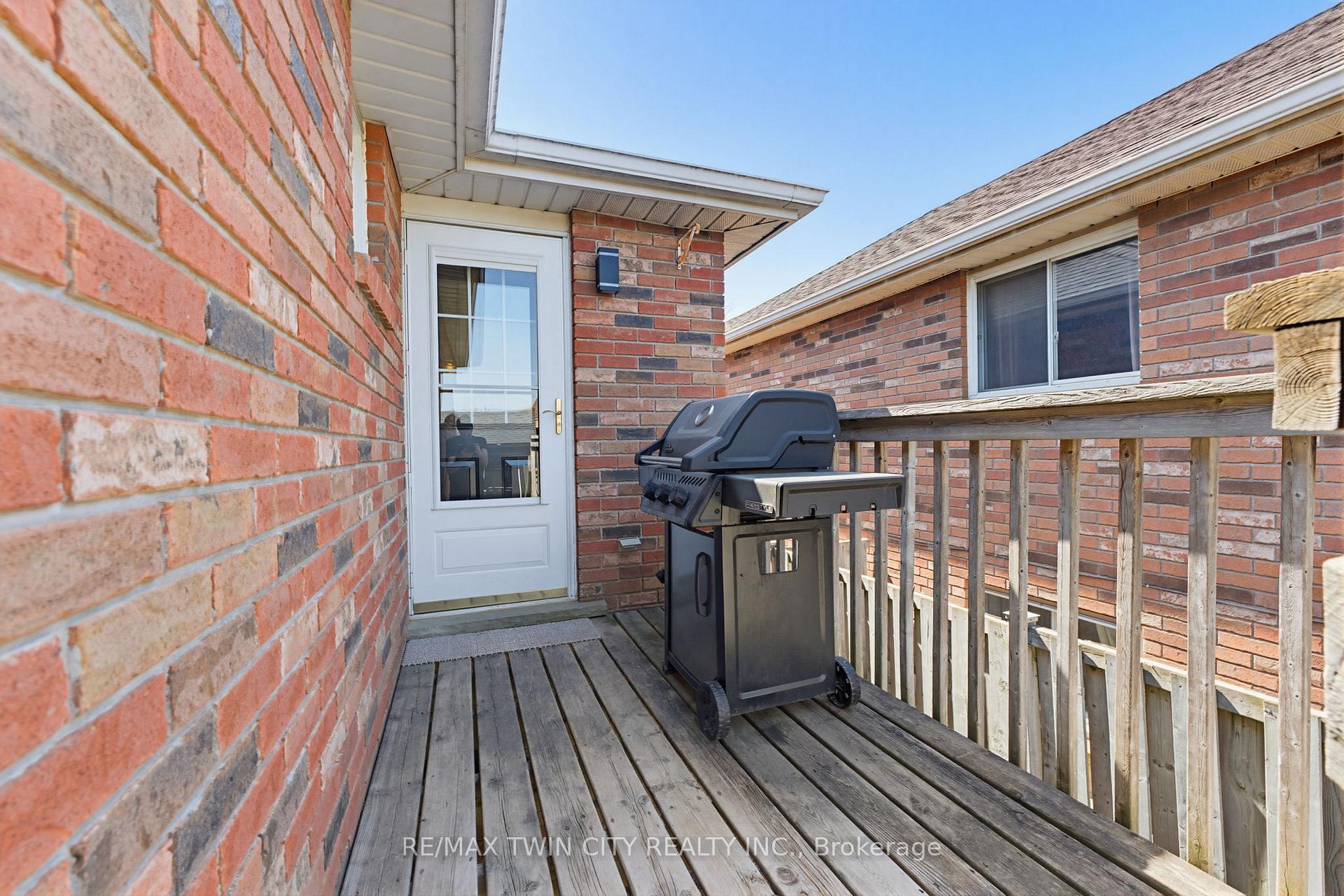 Photo 28 of 60 St Patrick's Drive, Brantford, West Brant — HOMEH