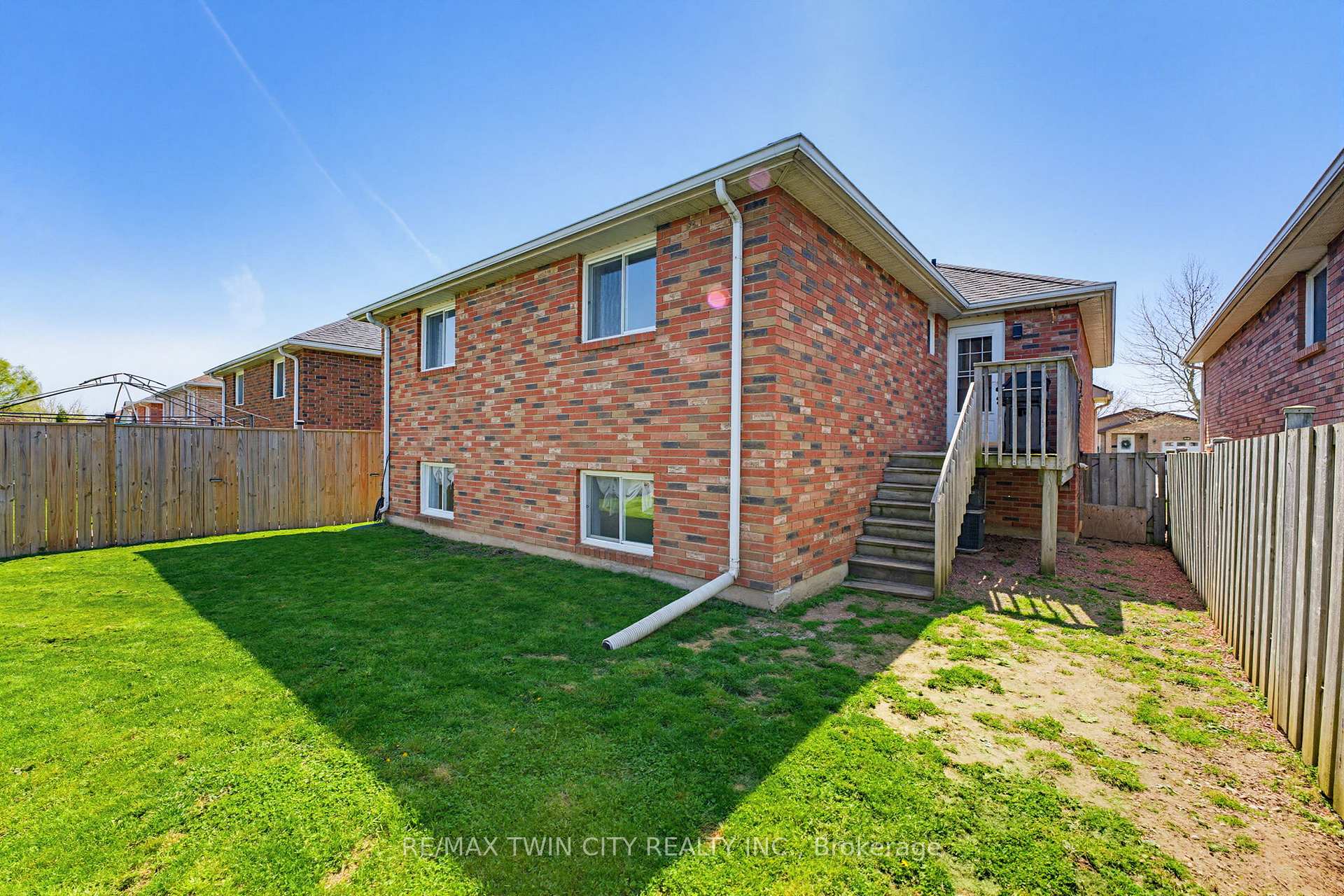 Photo 29 of 60 St Patrick's Drive, Brantford, West Brant — HOMEH
