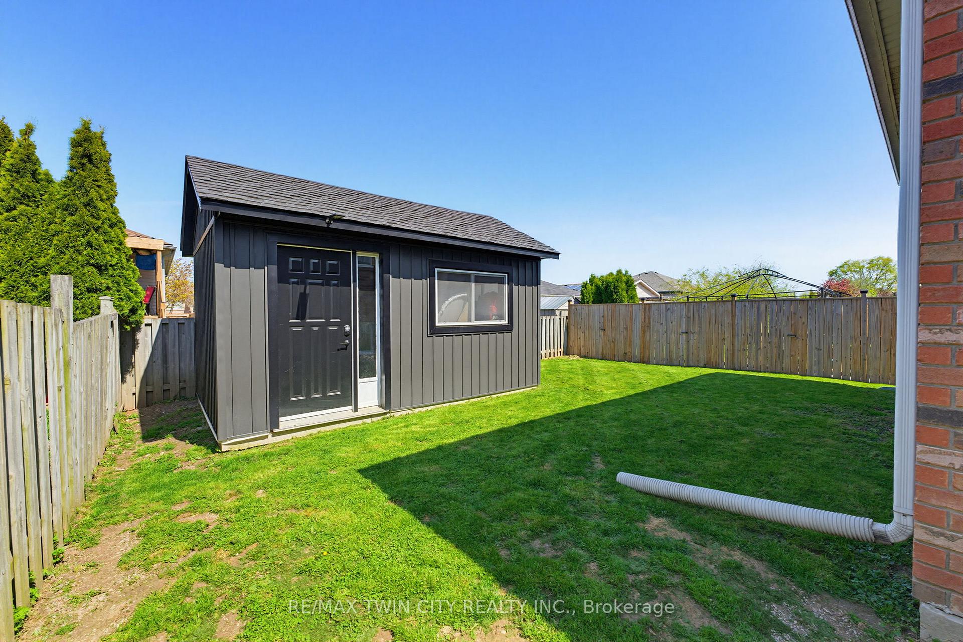 Photo 30 of 60 St Patrick's Drive, Brantford, West Brant — HOMEH