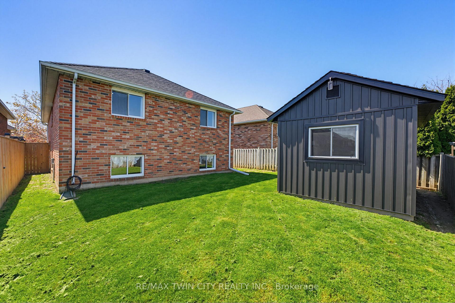 Photo 31 of 60 St Patrick's Drive, Brantford, West Brant — HOMEH