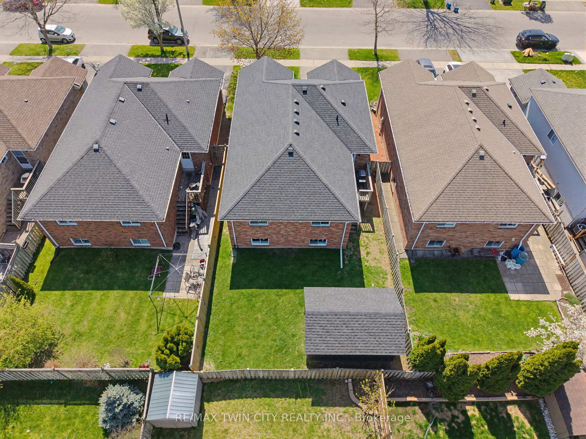 Photo 33 of 60 St Patrick's Drive, Brantford, West Brant — HOMEH