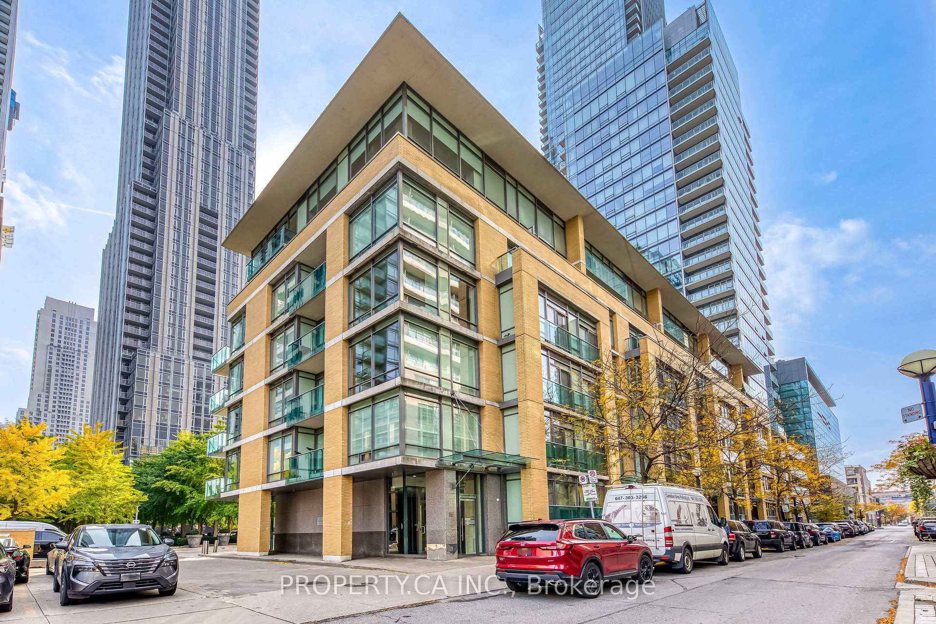 Photo 2 of Unit 406, 21 Scollard Street, Toronto, The Annex — HOMEH
