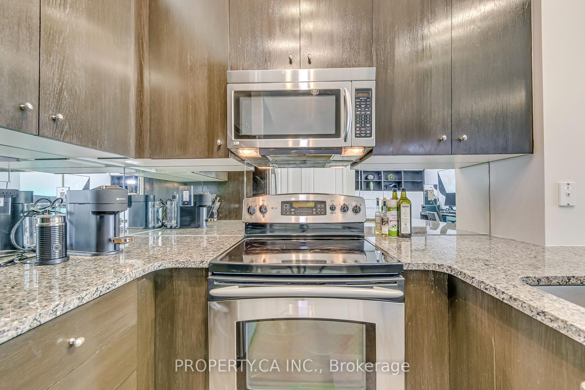 Photo 6 of Unit 406, 21 Scollard Street, Toronto, The Annex — HOMEH