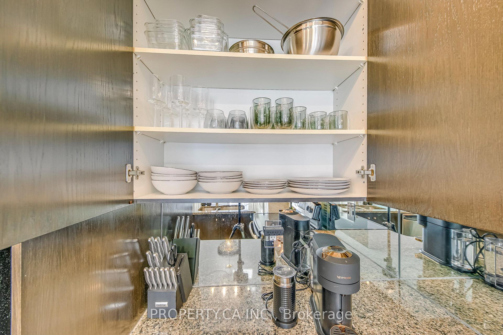 Photo 7 of Unit 406, 21 Scollard Street, Toronto, The Annex — HOMEH