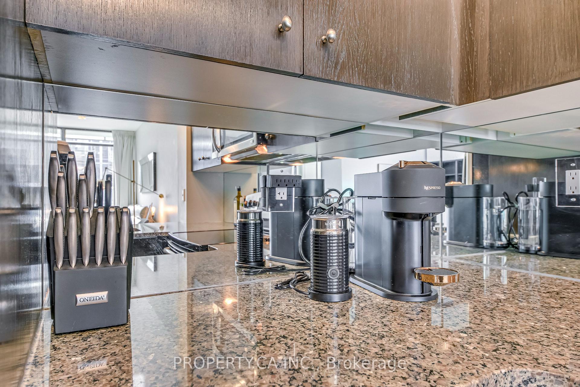 Photo 8 of Unit 406, 21 Scollard Street, Toronto, The Annex — HOMEH