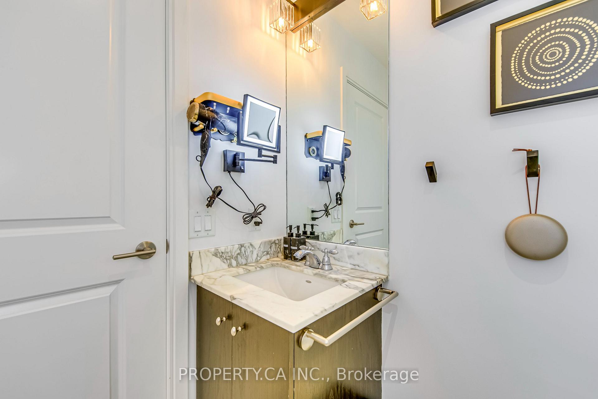 Photo 24 of Unit 406, 21 Scollard Street, Toronto, The Annex — HOMEH