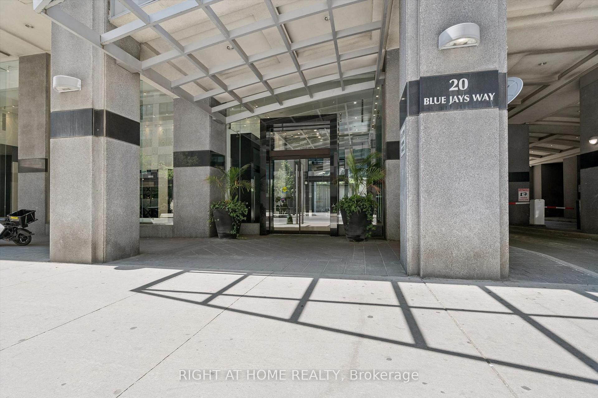 Photo 2 of Unit 1508, 20 Blue Jays Way, Toronto, Waterfront Communities — HOMEH