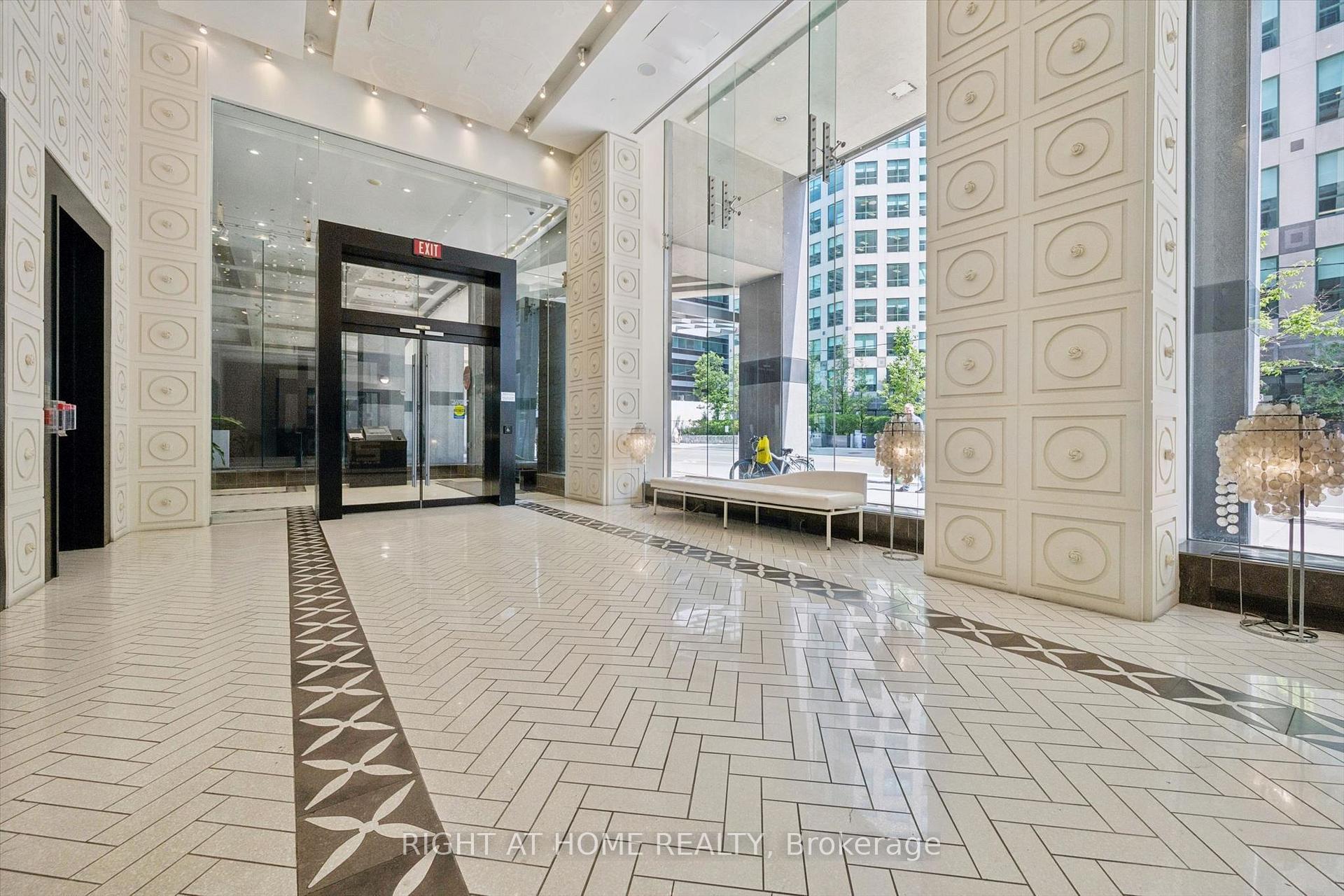 Photo 3 of Unit 1508, 20 Blue Jays Way, Toronto, Waterfront Communities — HOMEH
