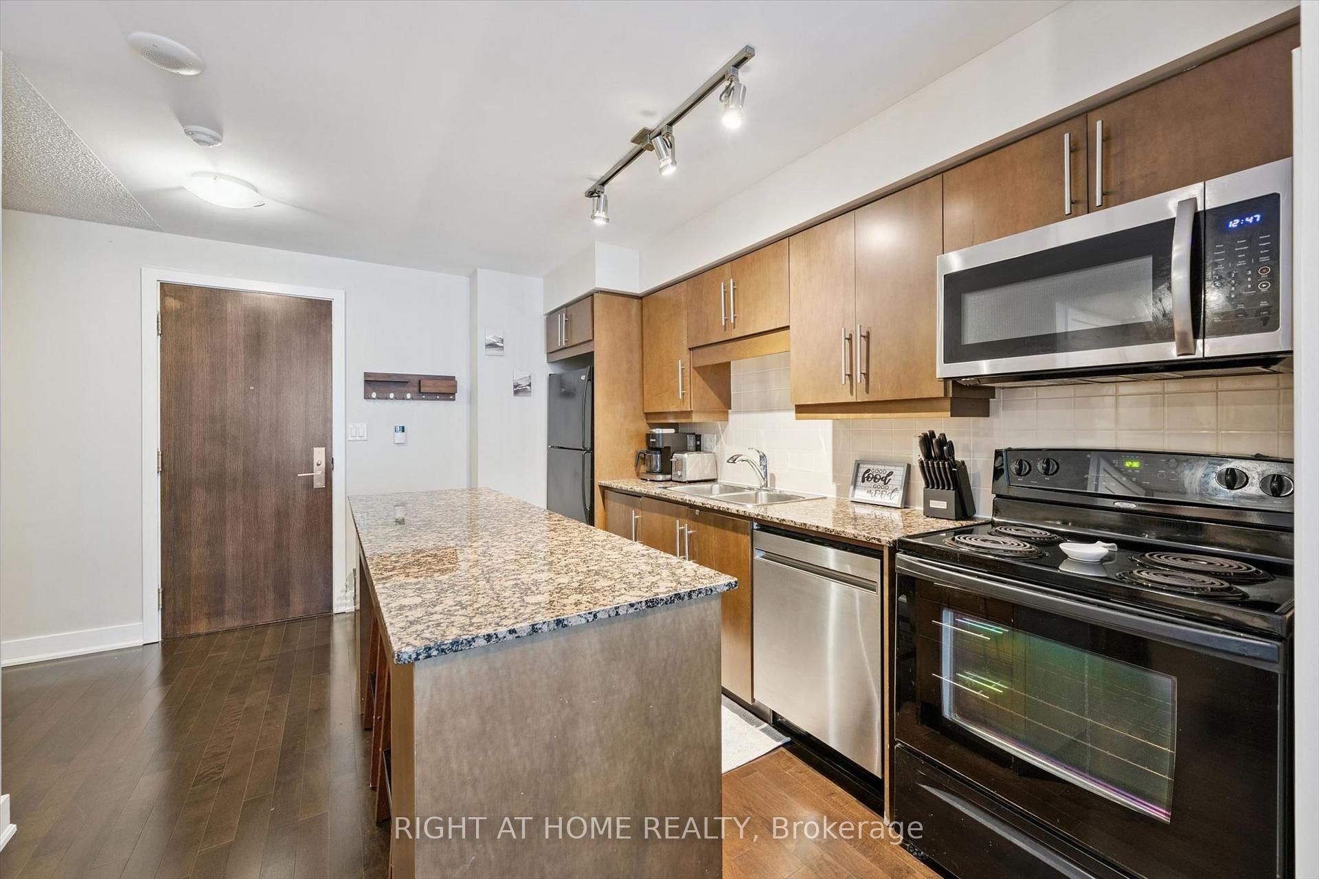 Photo 8 of Unit 1508, 20 Blue Jays Way, Toronto, Waterfront Communities — HOMEH