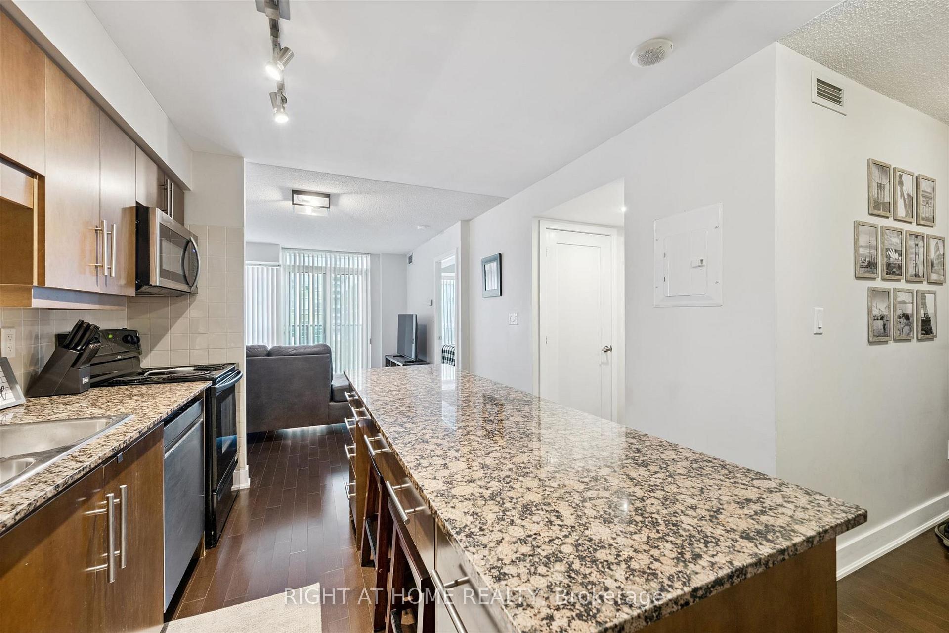 Photo 9 of Unit 1508, 20 Blue Jays Way, Toronto, Waterfront Communities — HOMEH