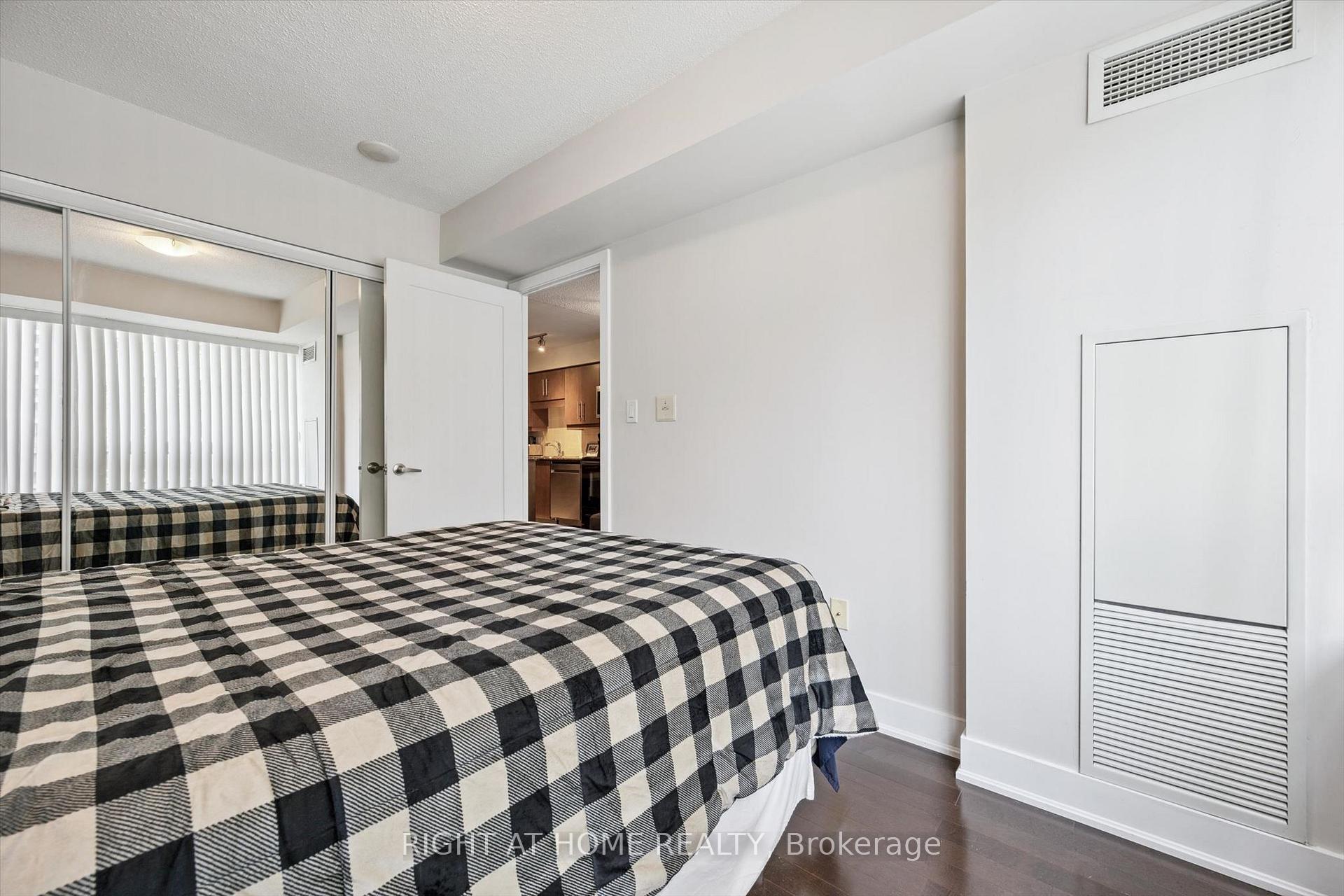 Photo 14 of Unit 1508, 20 Blue Jays Way, Toronto, Waterfront Communities — HOMEH