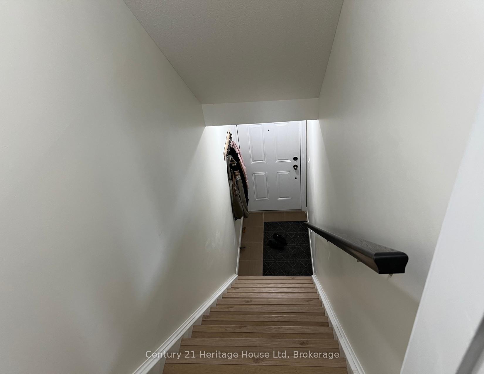 Photo 5 of Unit B, 654 Woodlawn Road, Guelph, Victoria North — HOMEH