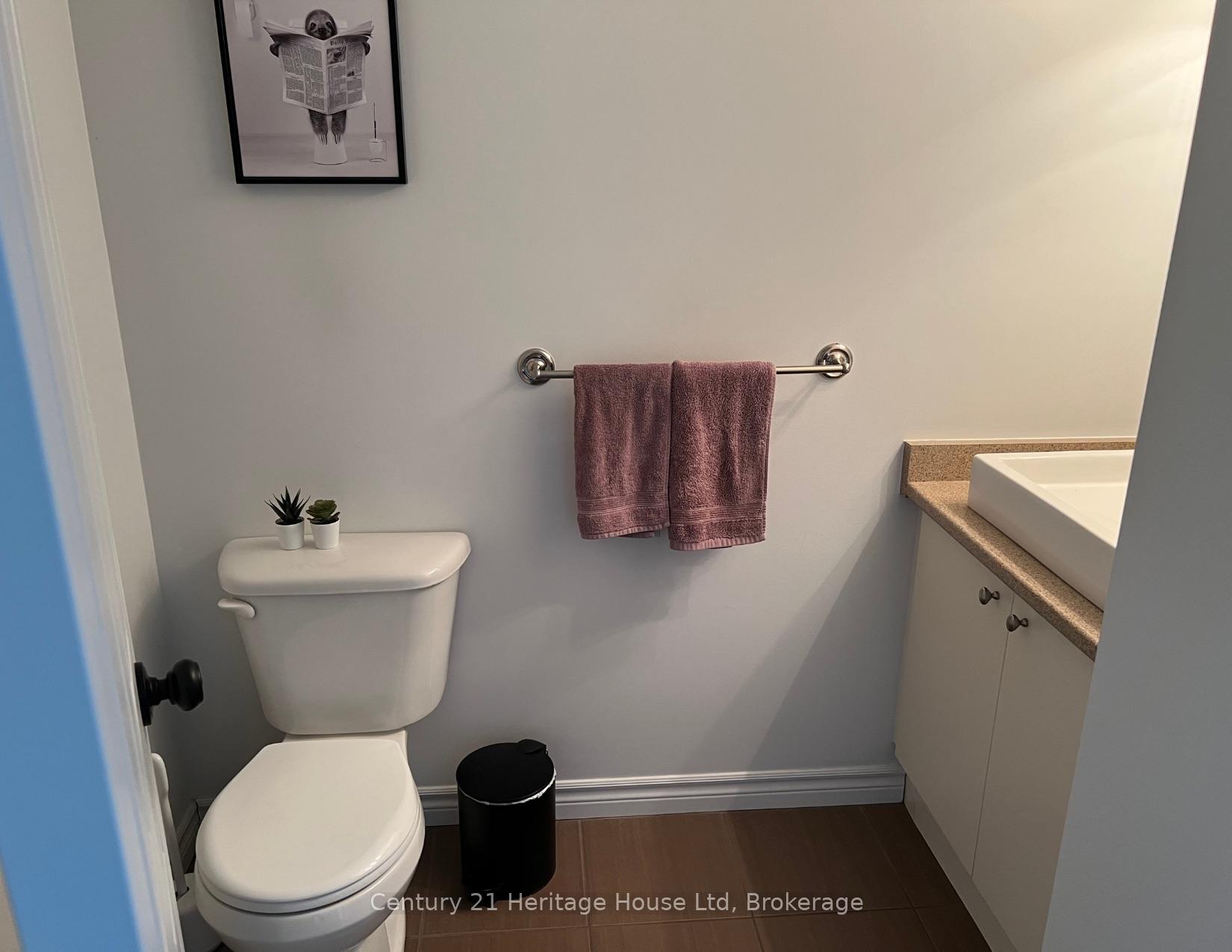 Photo 10 of Unit B, 654 Woodlawn Road, Guelph, Victoria North — HOMEH