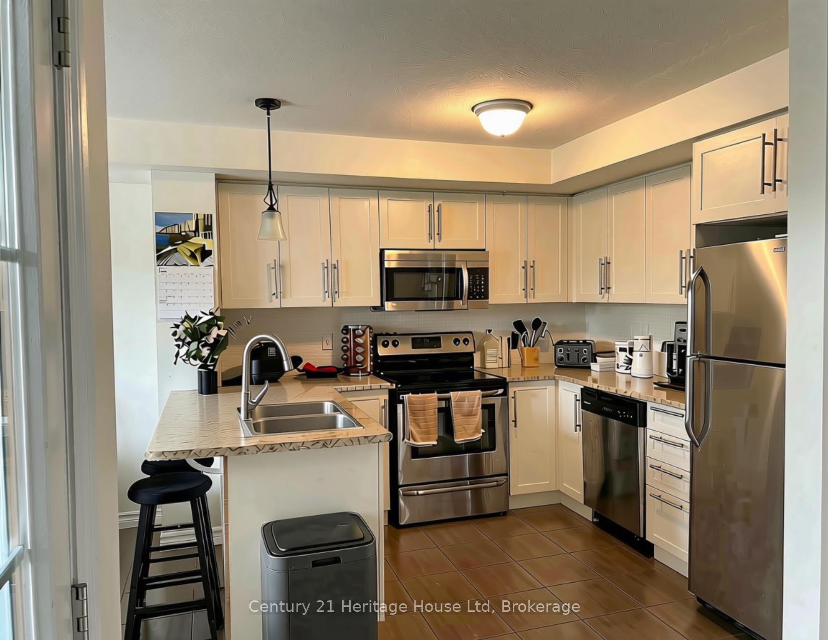 Photo 13 of Unit B, 654 Woodlawn Road, Guelph, Victoria North — HOMEH