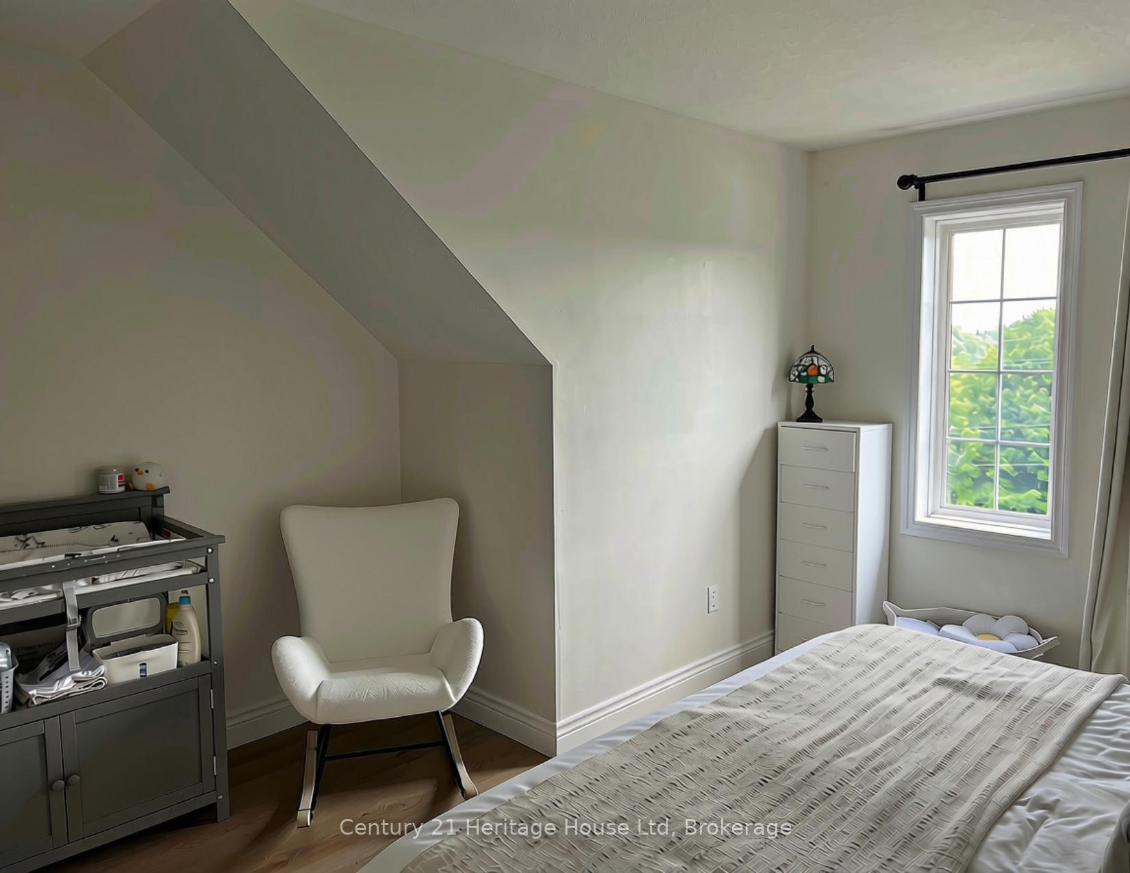 Photo 34 of Unit B, 654 Woodlawn Road, Guelph, Victoria North — HOMEH
