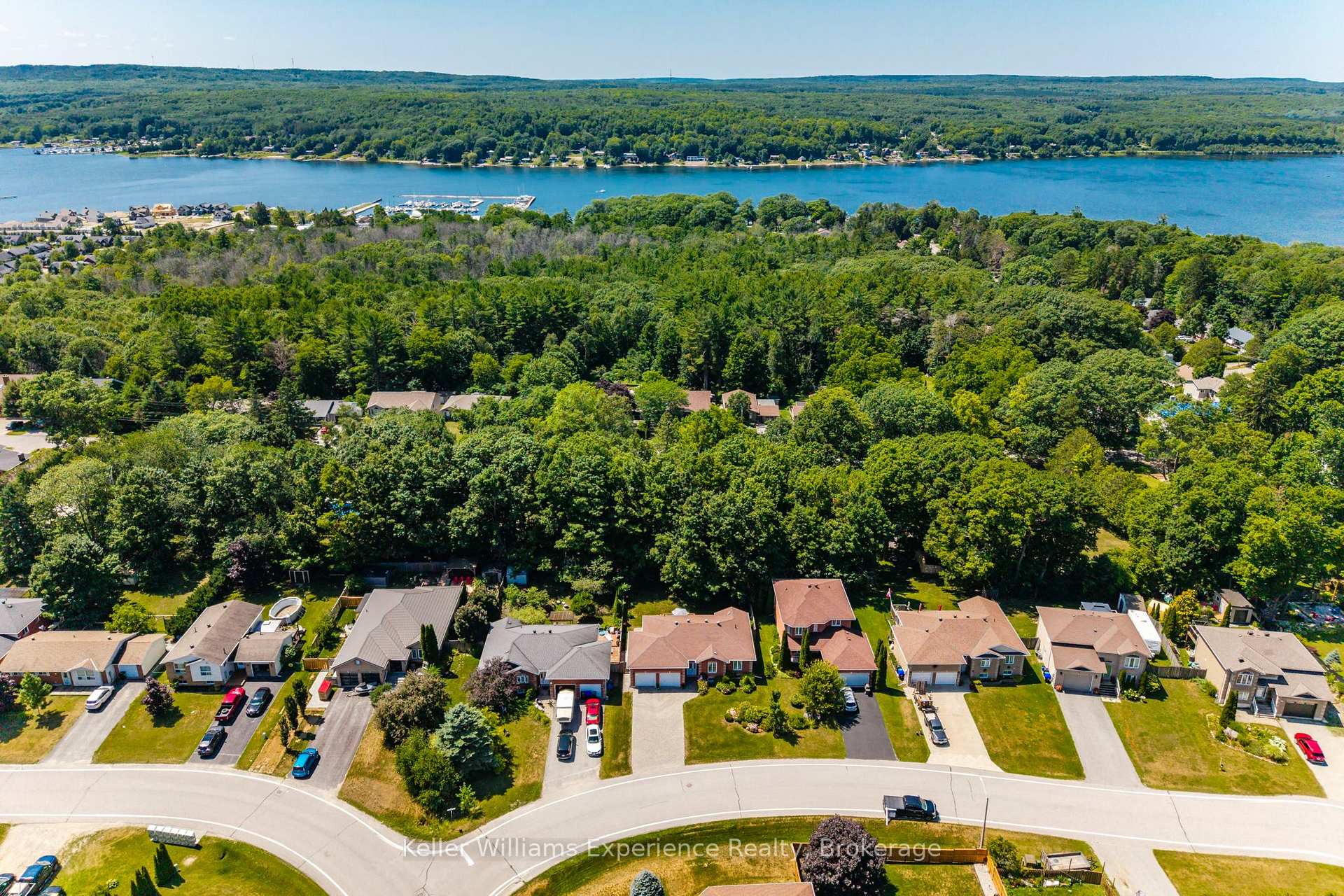 Photo 2 of 4 Byrnes Crescent, Penetanguishene — HOMEH