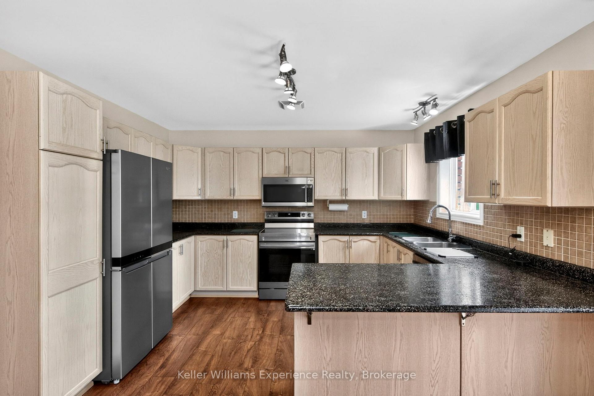 Photo 5 of 4 Byrnes Crescent, Penetanguishene — HOMEH