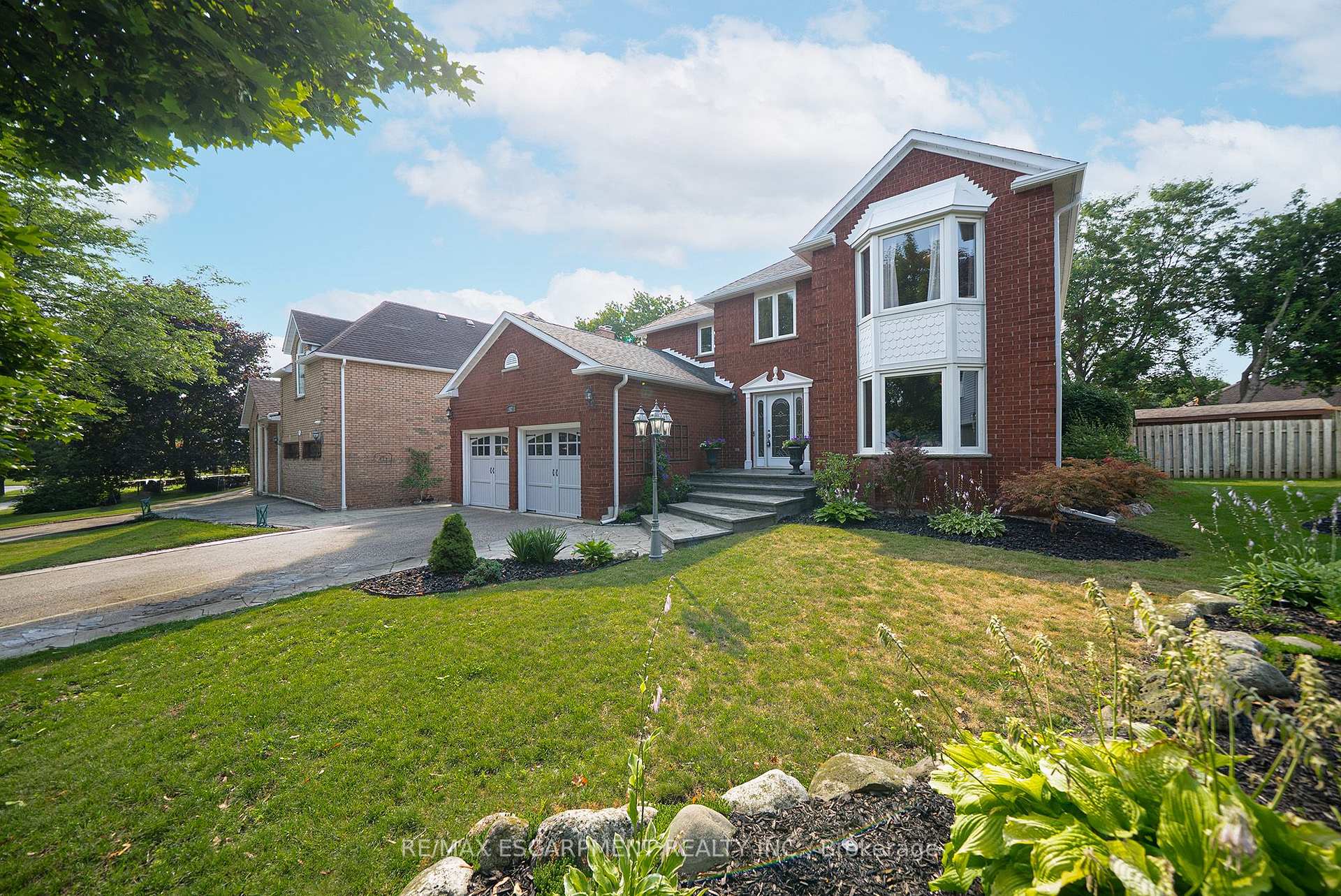 Photo 2 of 42 Muirhead Crescent, Brantford, Fairview - Brantford — HOMEH