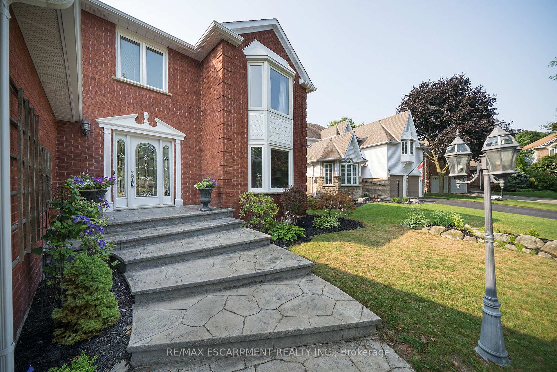 Photo 3 of 42 Muirhead Crescent, Brantford, Fairview - Brantford — HOMEH