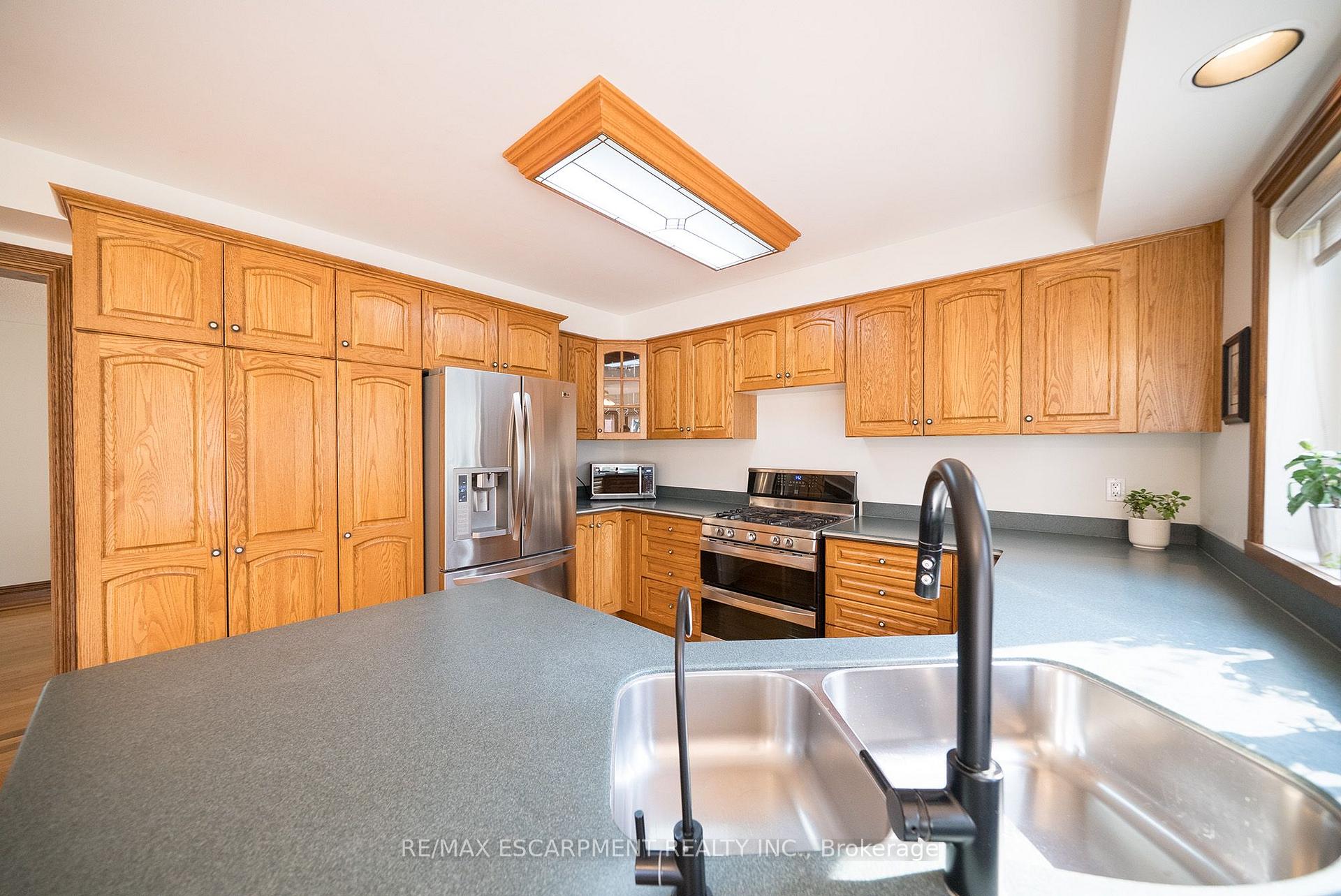 Photo 12 of 42 Muirhead Crescent, Brantford, Fairview - Brantford — HOMEH
