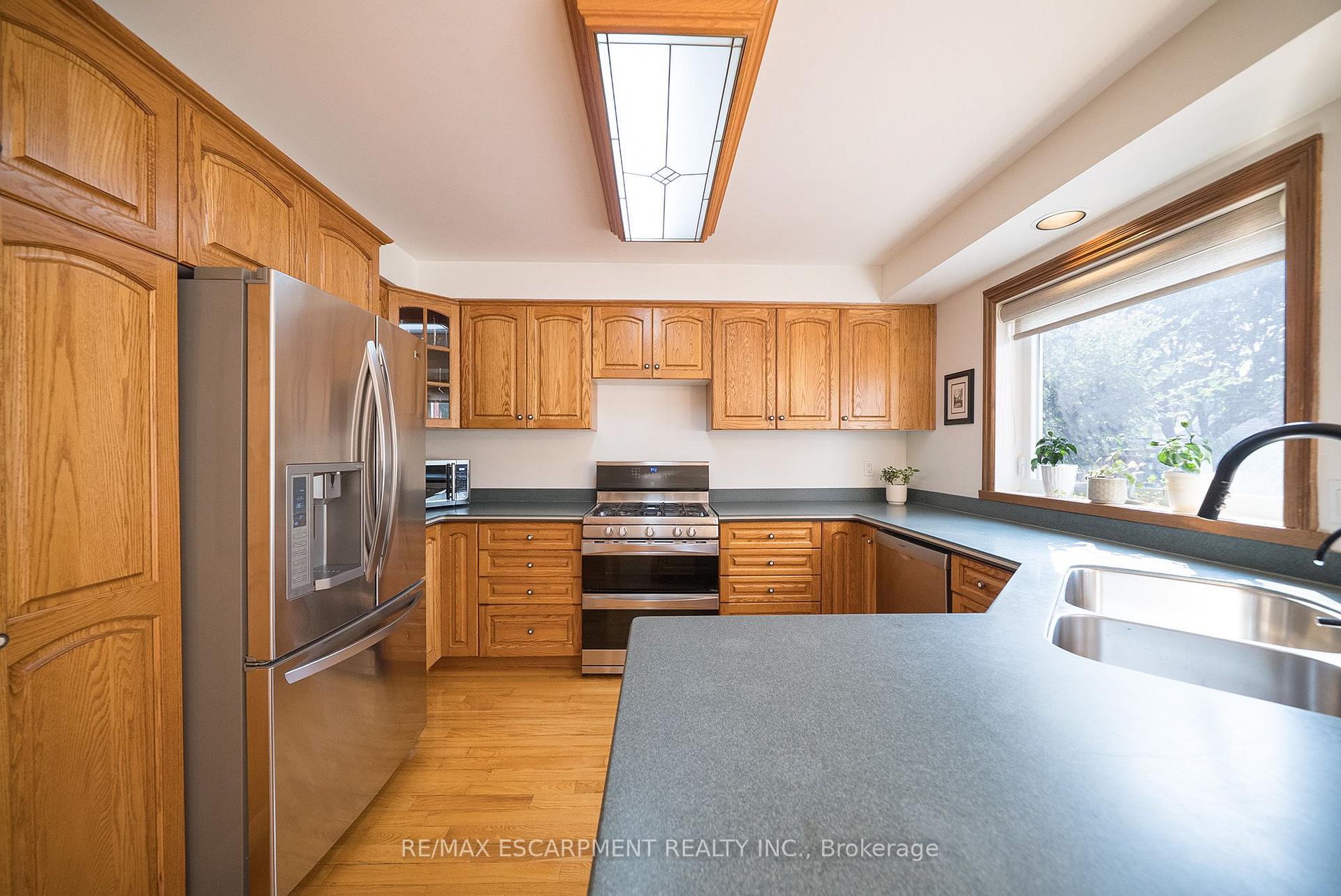 Photo 13 of 42 Muirhead Crescent, Brantford, Fairview - Brantford — HOMEH
