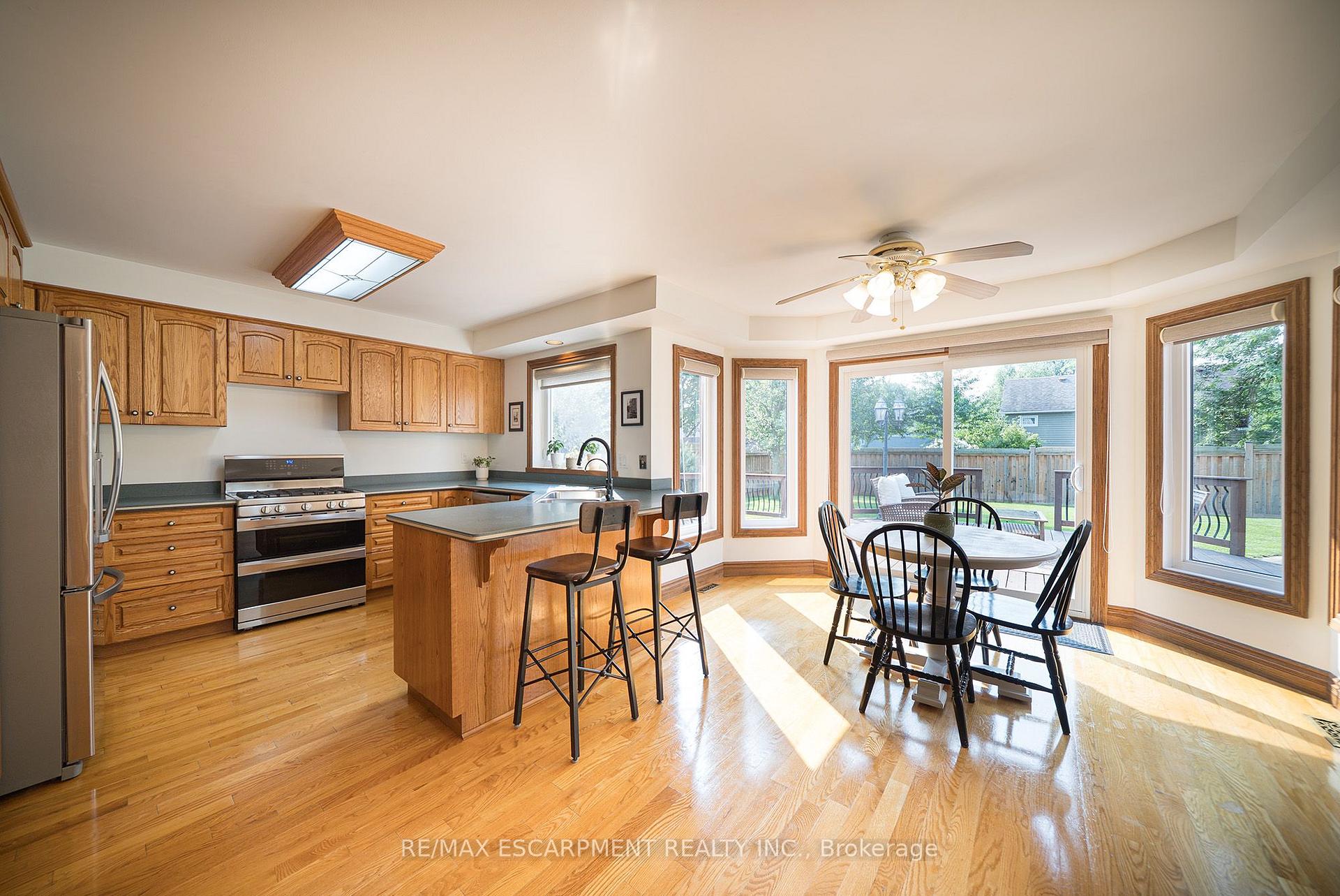 Photo 15 of 42 Muirhead Crescent, Brantford, Fairview - Brantford — HOMEH