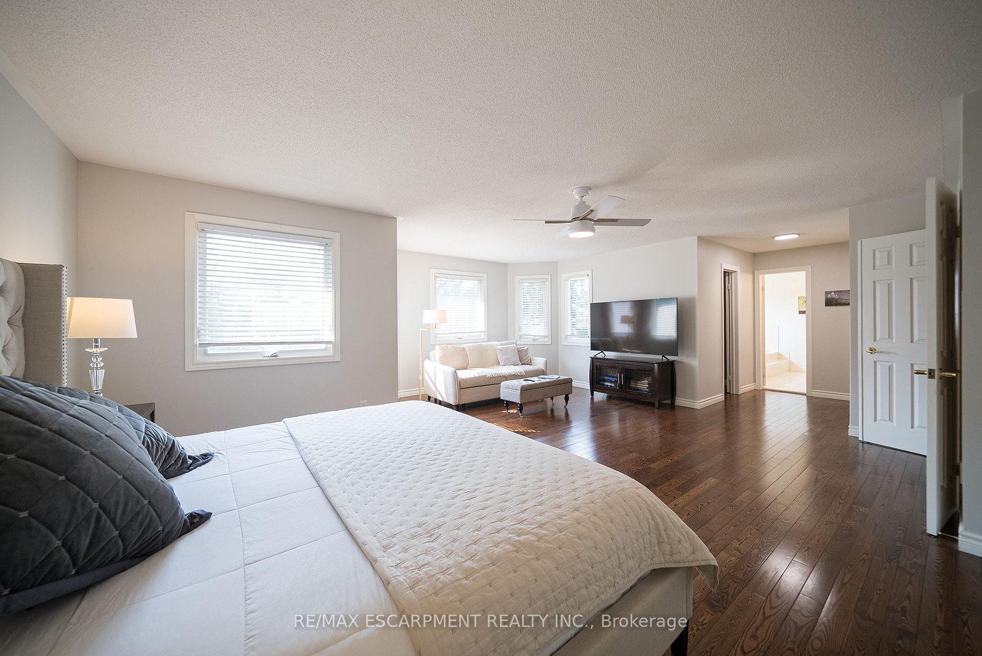 Photo 30 of 42 Muirhead Crescent, Brantford, Fairview - Brantford — HOMEH