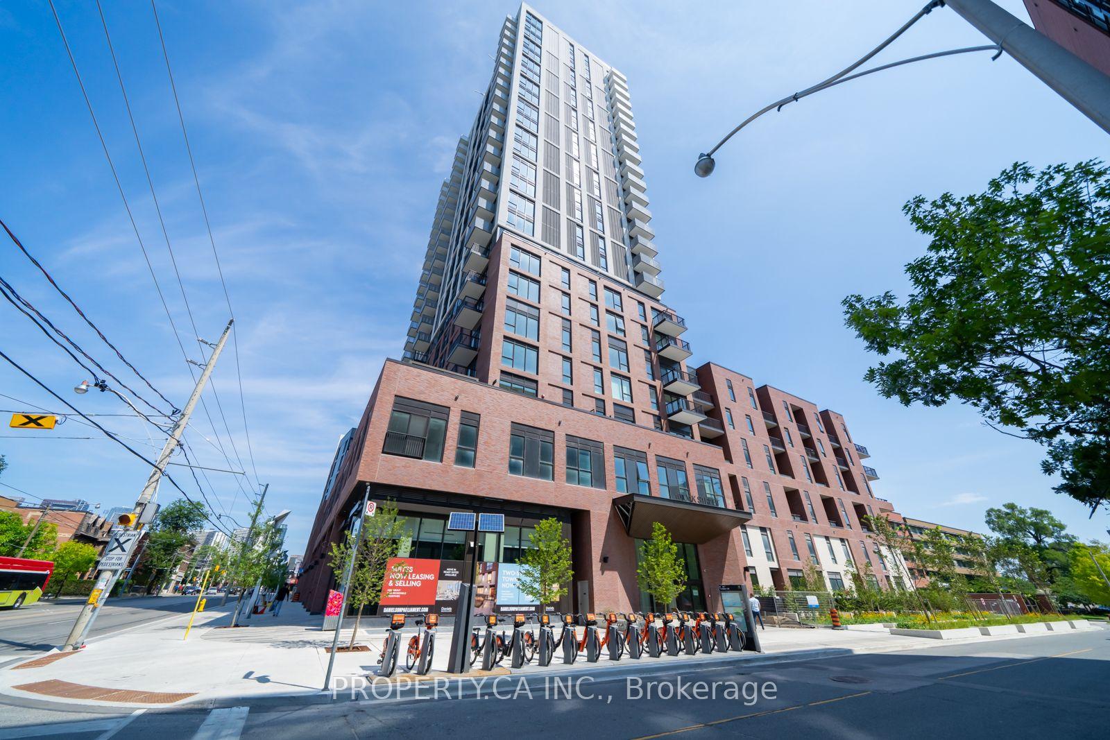 Front of Unit 1409, 10 Oak Street