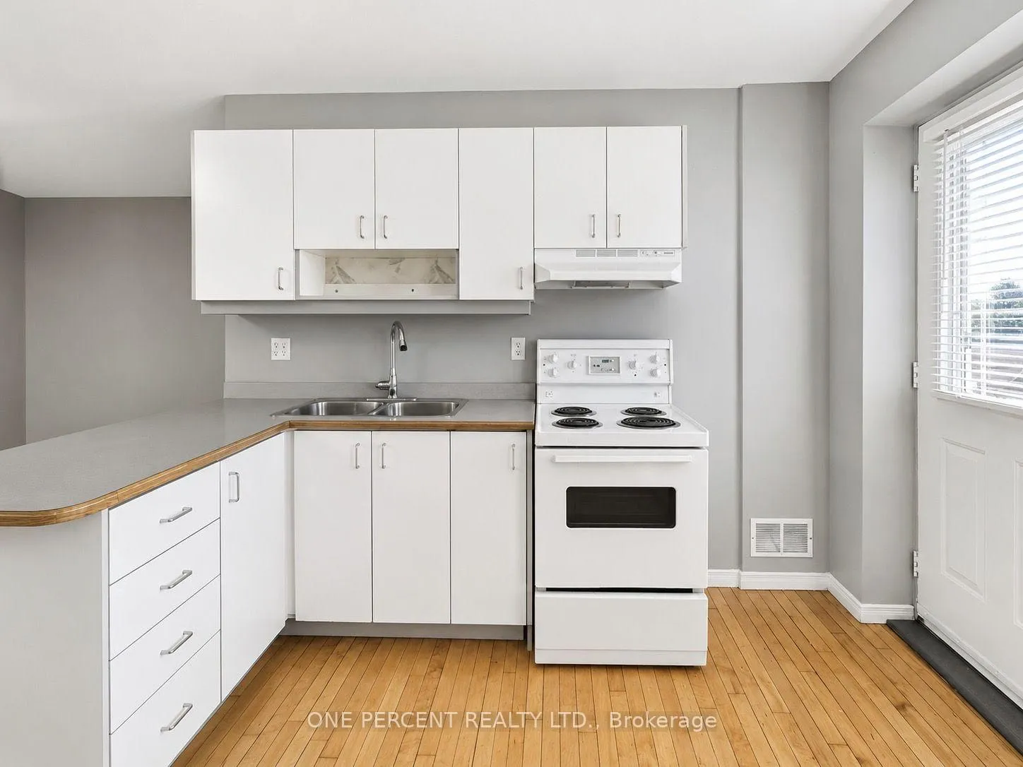 Photo 3 of 546 Concession Street W, Hamilton, Eastmount — HOMEH